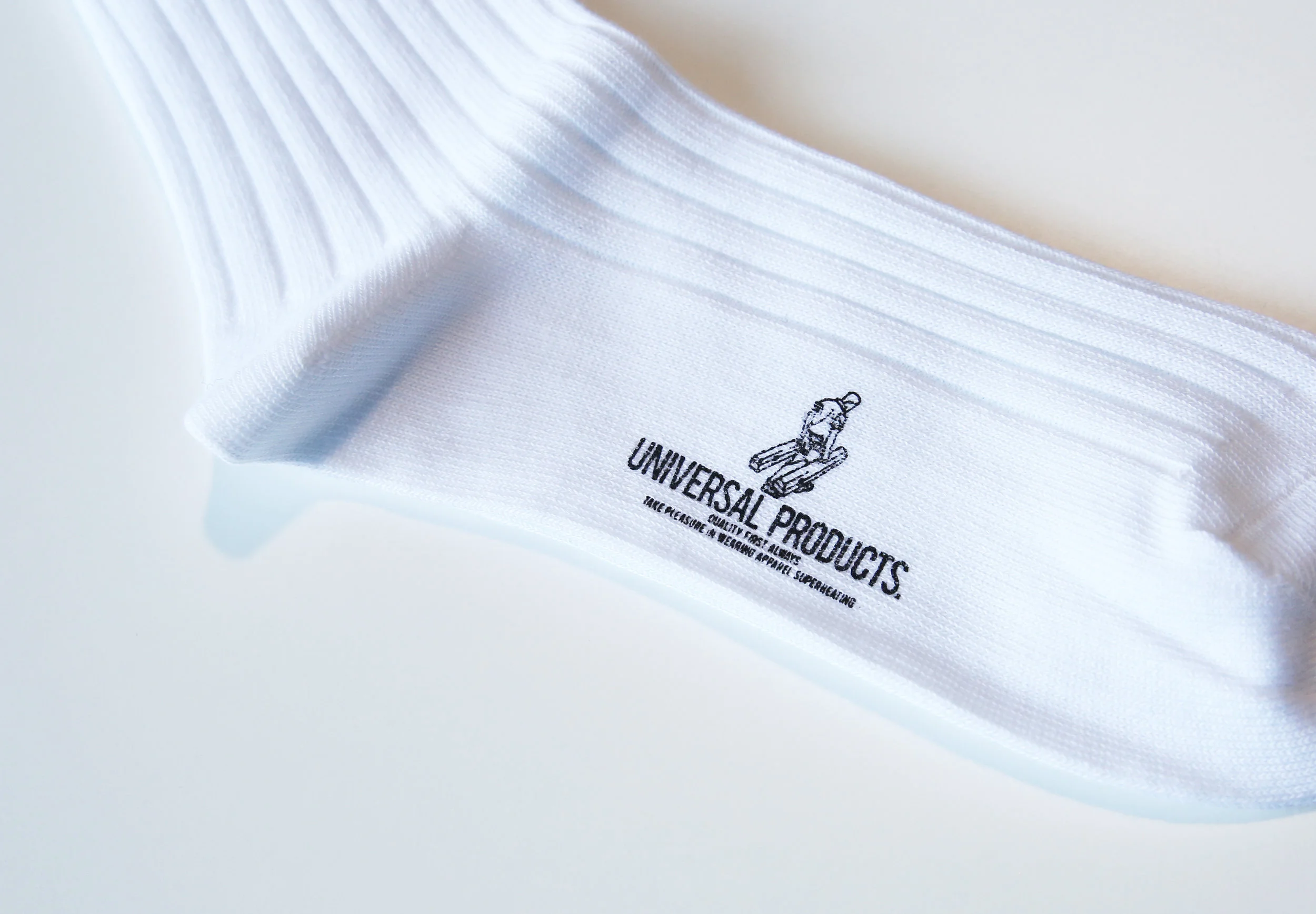 universalproducts_3pack_socks01.jpg