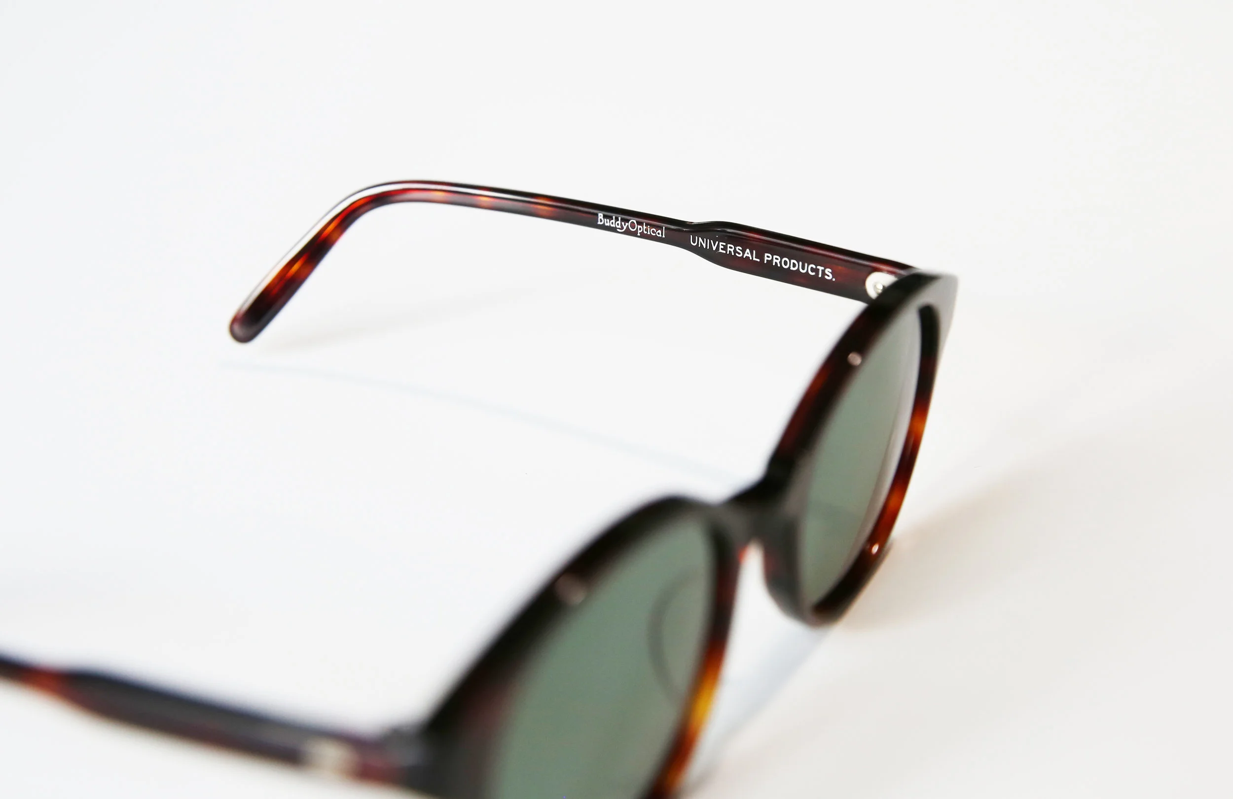universalproducts_buddyoptical_hockney_sunglasses03.jpg