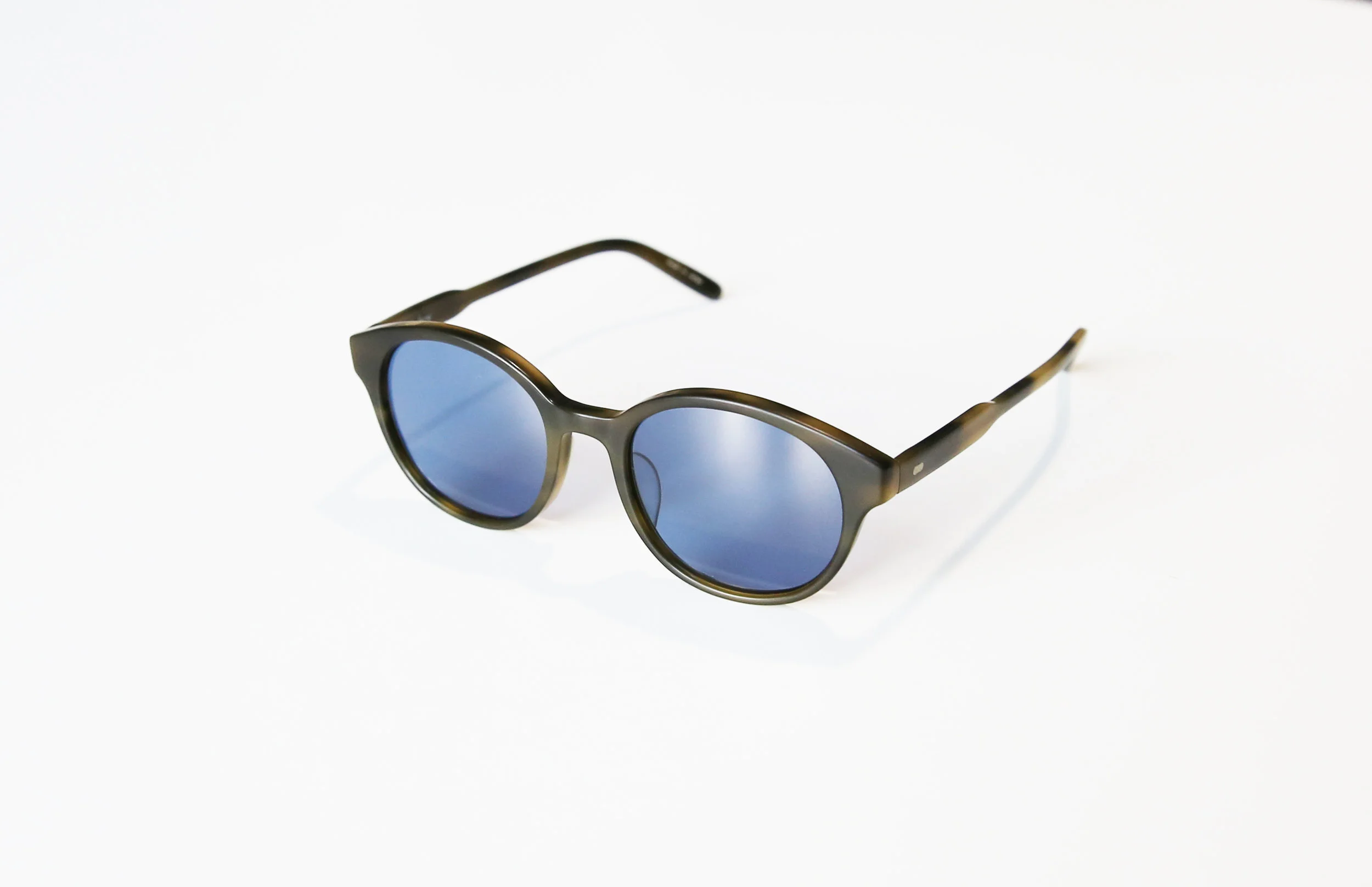 universalproducts_buddyoptical_hockney_sunglasses06.jpg