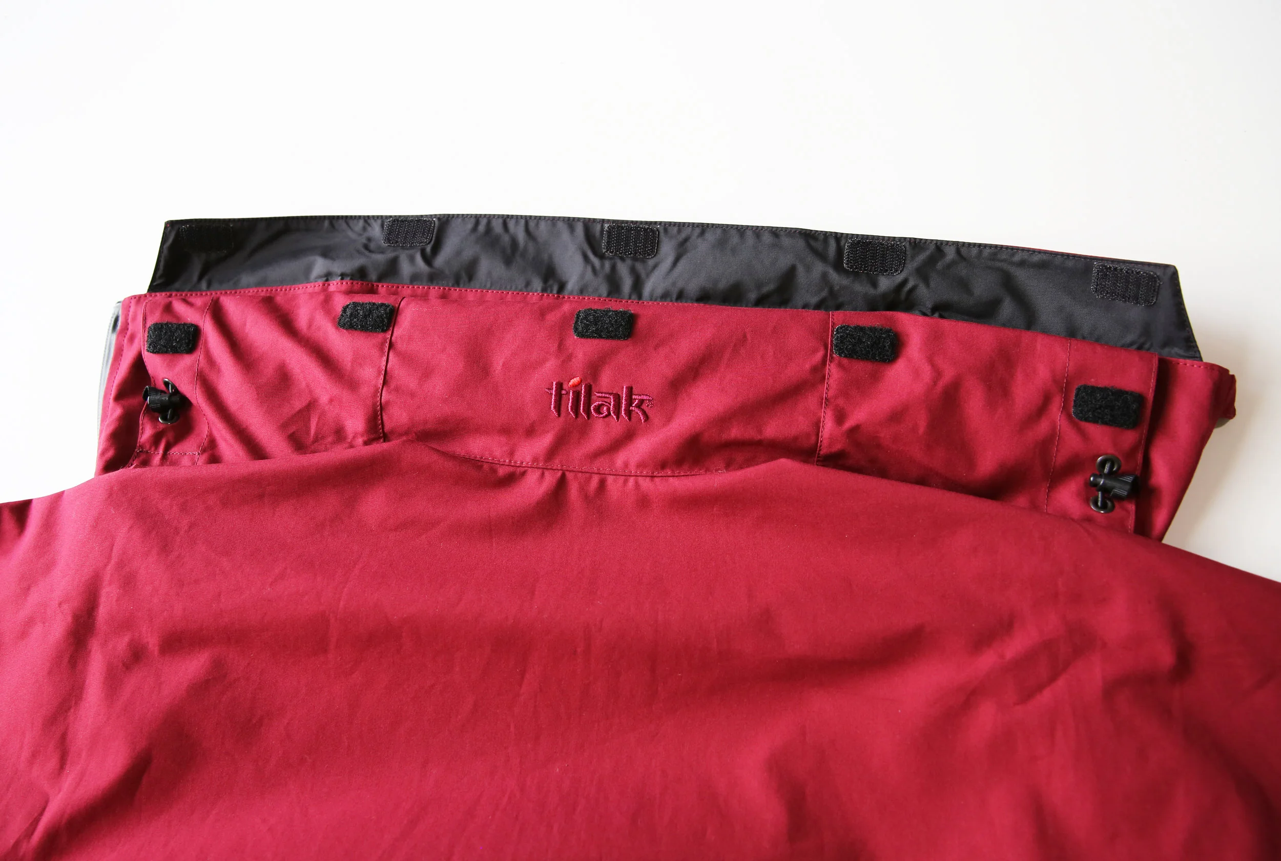 tilak_alphashadows_loke_ventile_bordeaux02.jpg