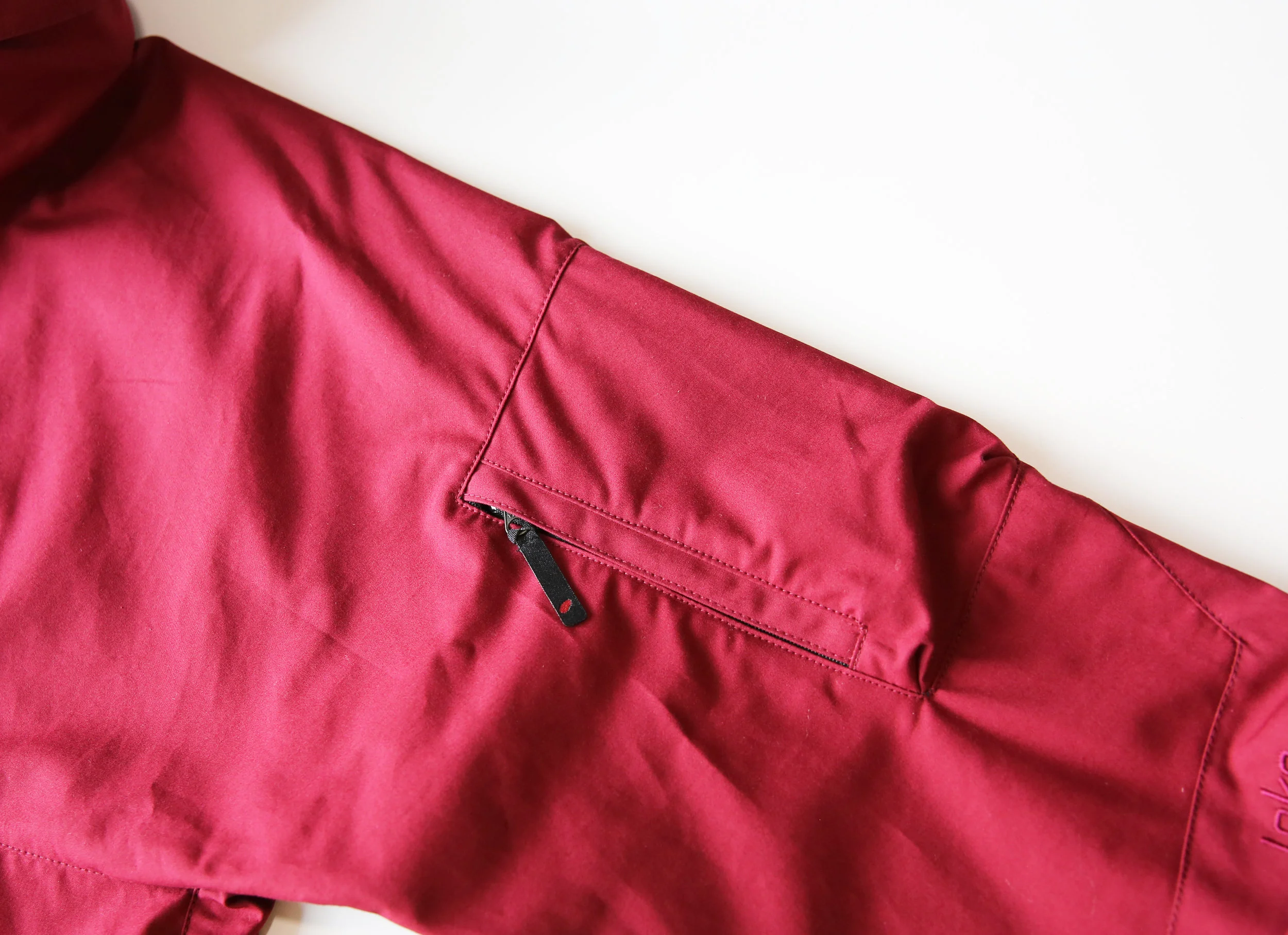 tilak_alphashadows_loke_ventile_bordeaux06.jpg
