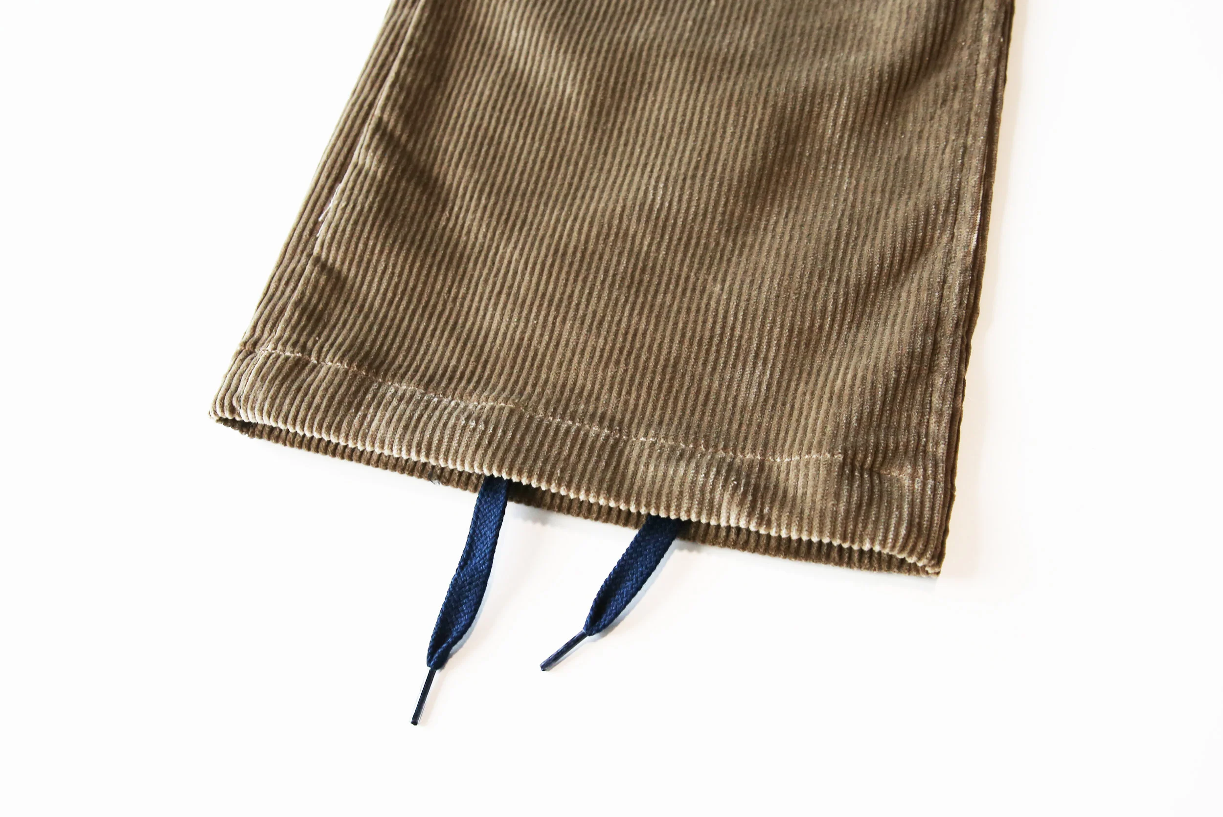 NEEDLES_STRINGCUFFTROUSER_8WCORDUROY06.jpg