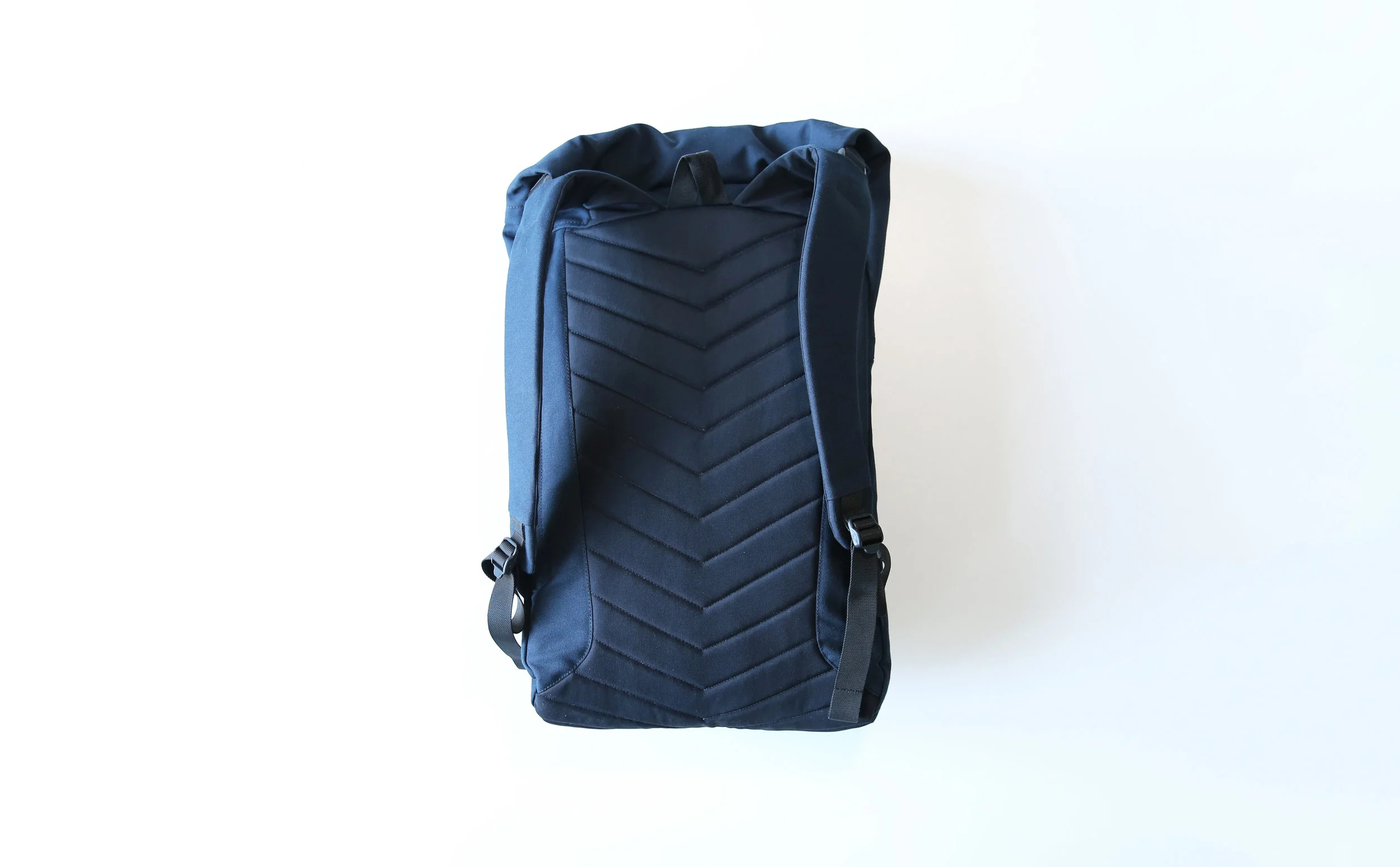 poutnik_tilak_armorpack_blacknavy_ventile_05.jpg