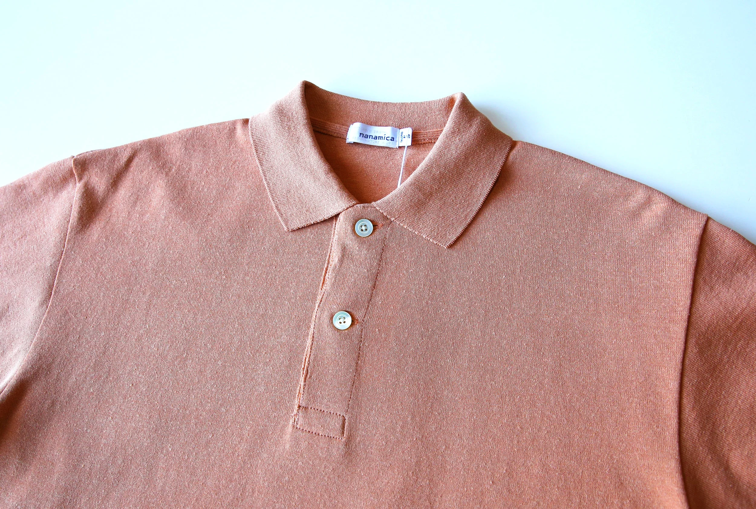 nanamica_hs_polosweater_paleorange04.jpg
