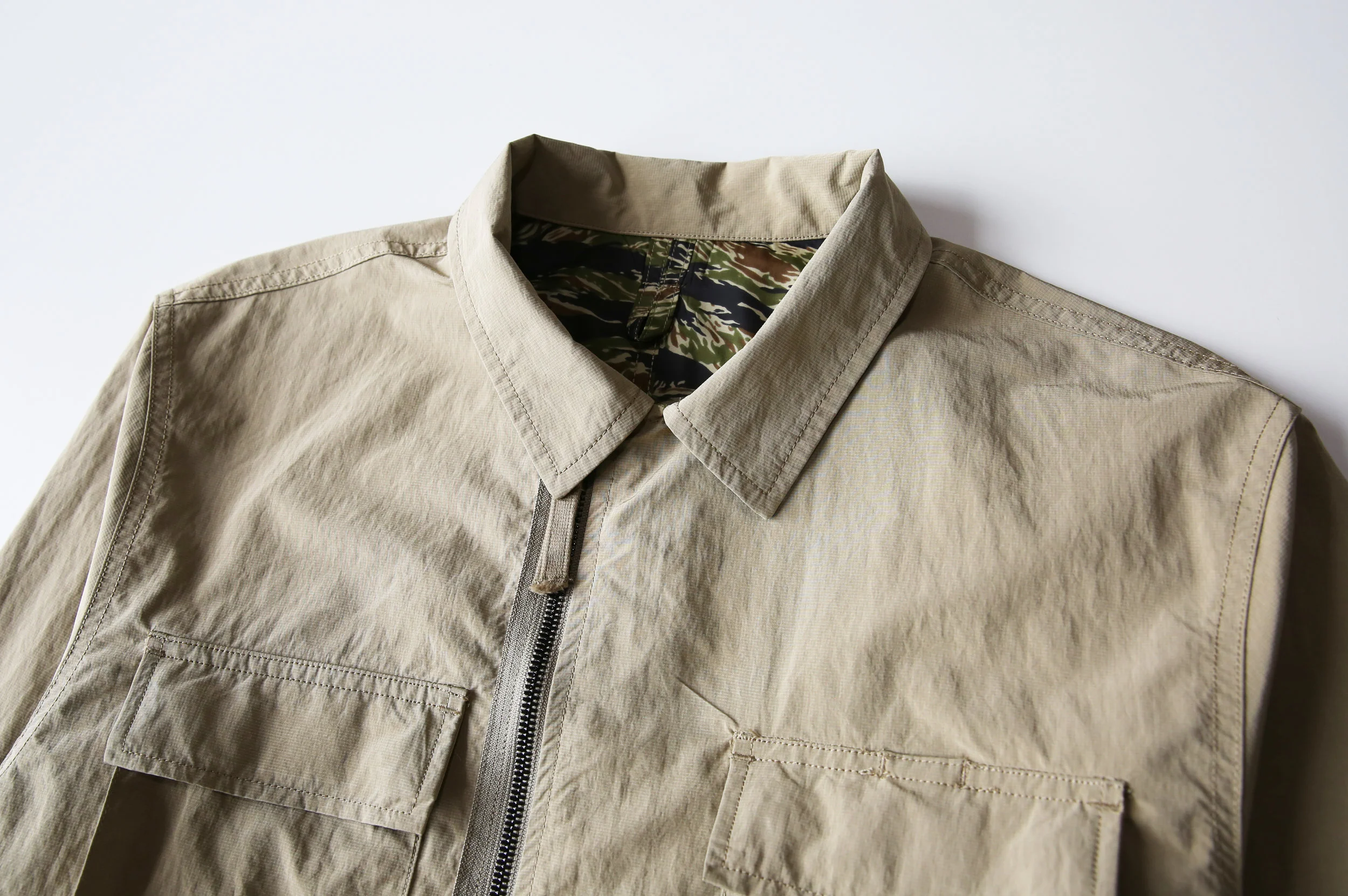 eastlogue_reversiblebdujacket_beigetigercamo10.jpg