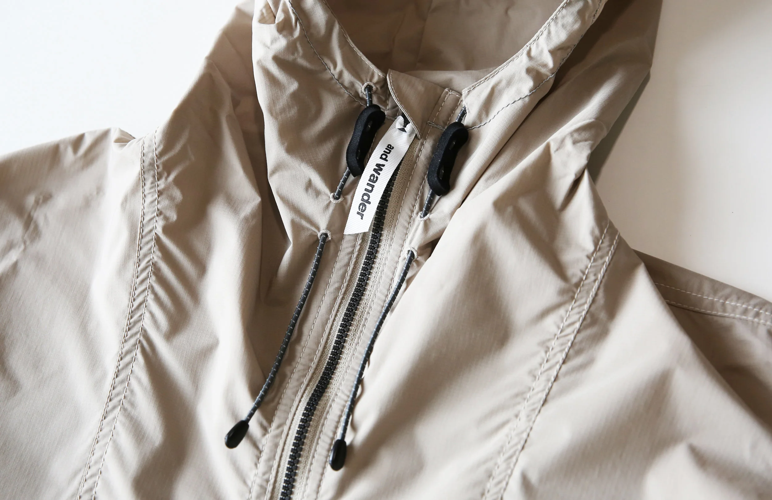 andwander_pertexwindjacket_beige05.jpg