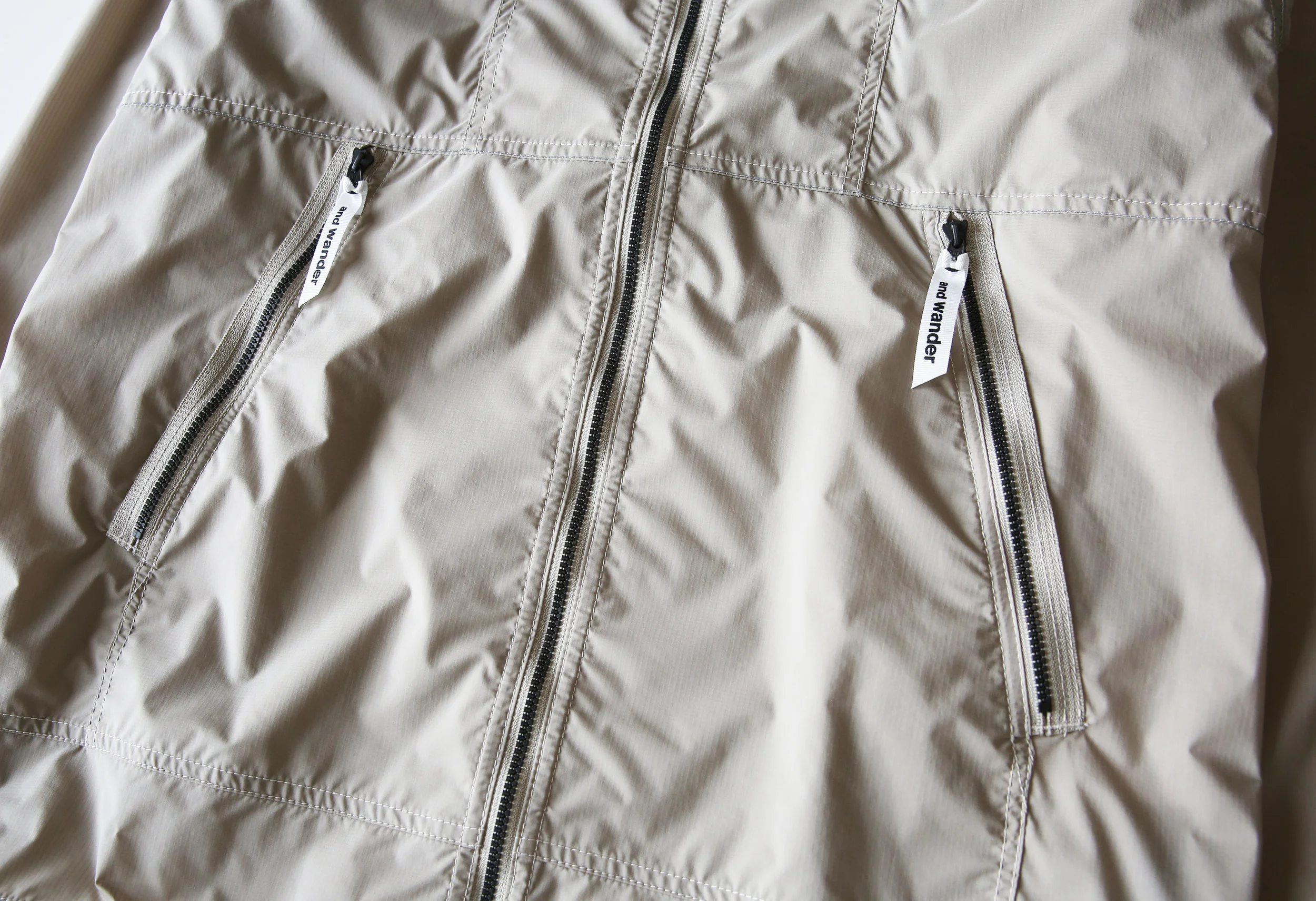 andwander_pertexwindjacket_beige08.jpg