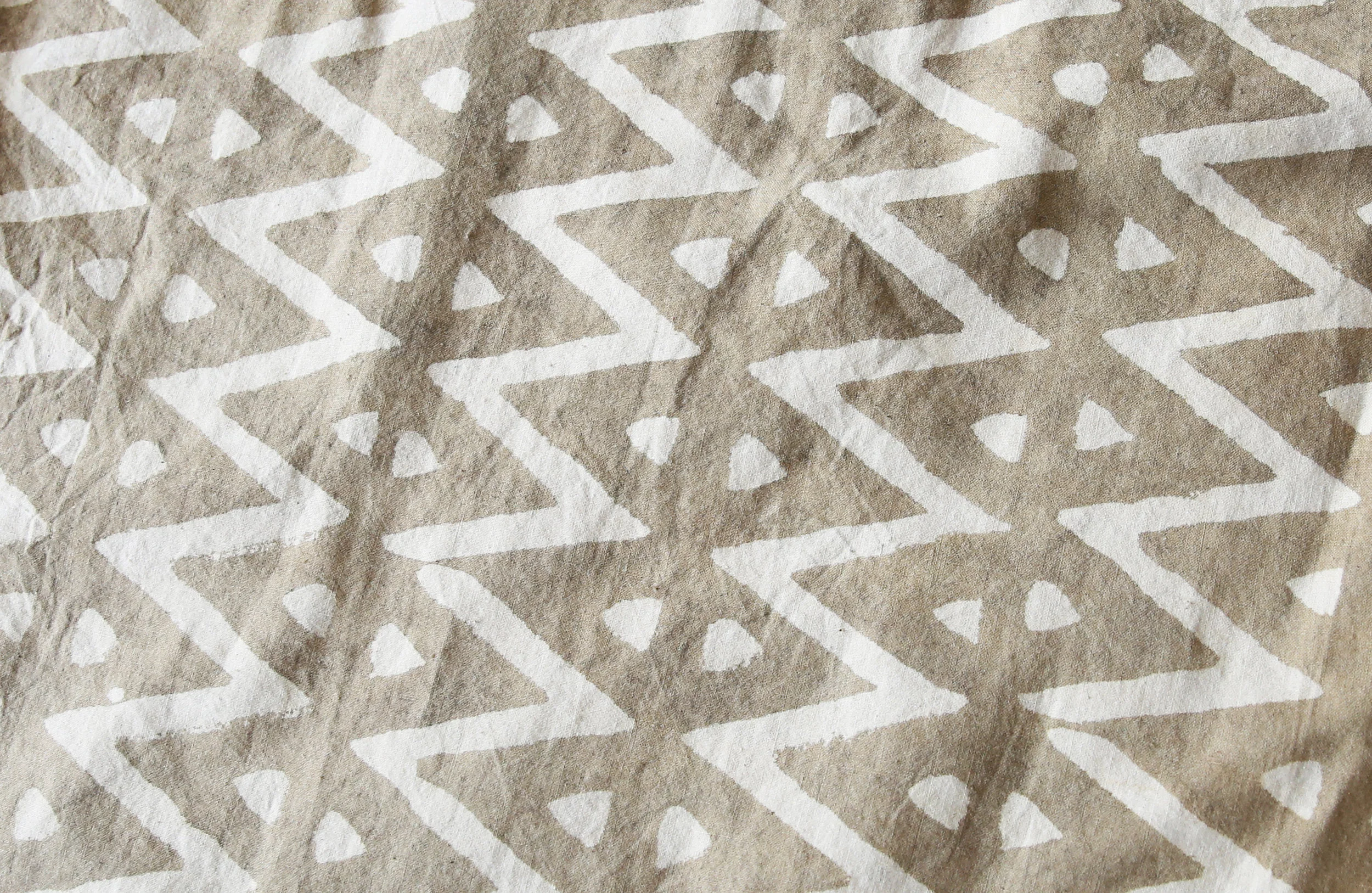 workers_blockprintbeige_opencollarshirt_01.jpg