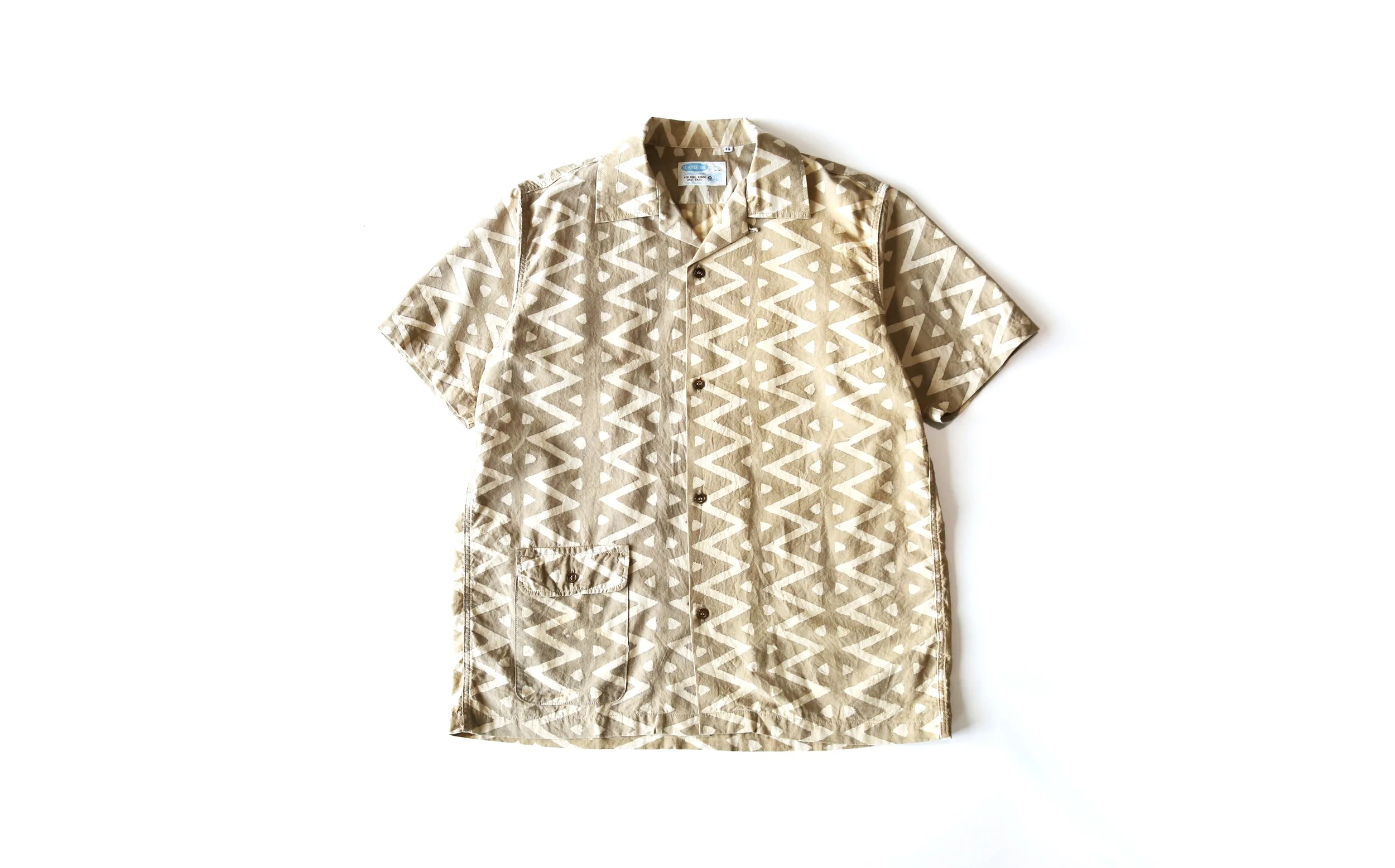workers_blockprintbeige_opencollarshirt_07.jpg