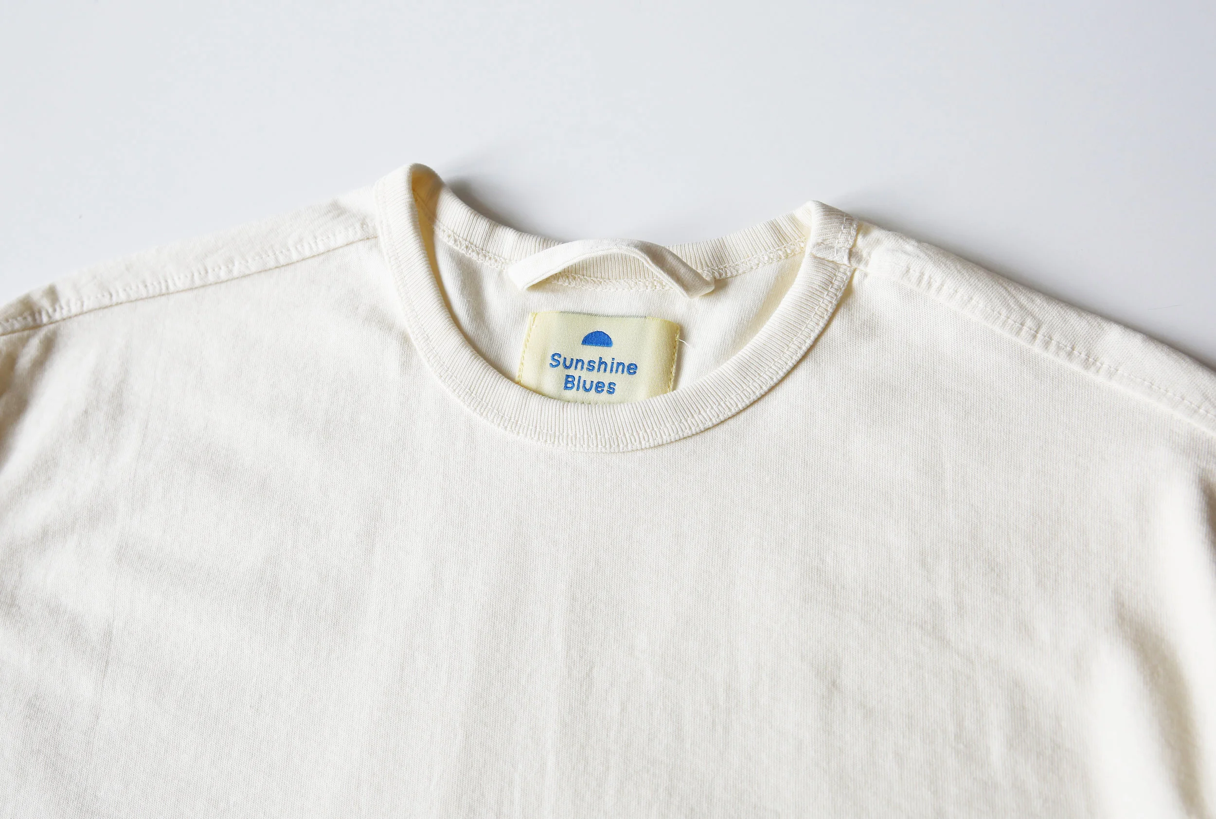 sunsineblues_tshirt_antiquewhite_02.jpg