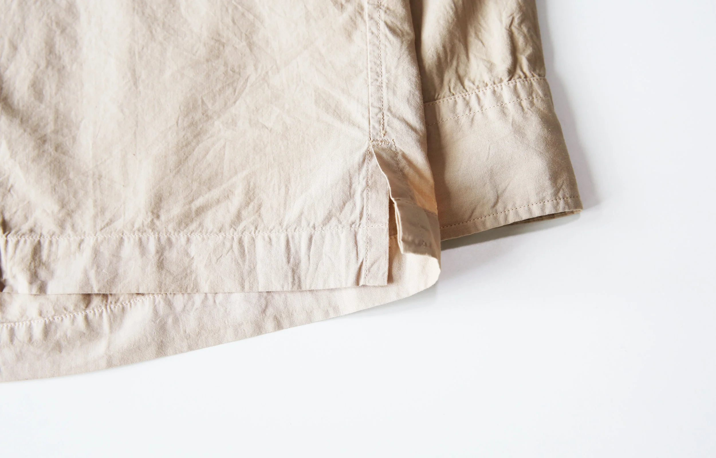 niuhans_botanicaldye_opencollarshirt_sandbeige05.jpg