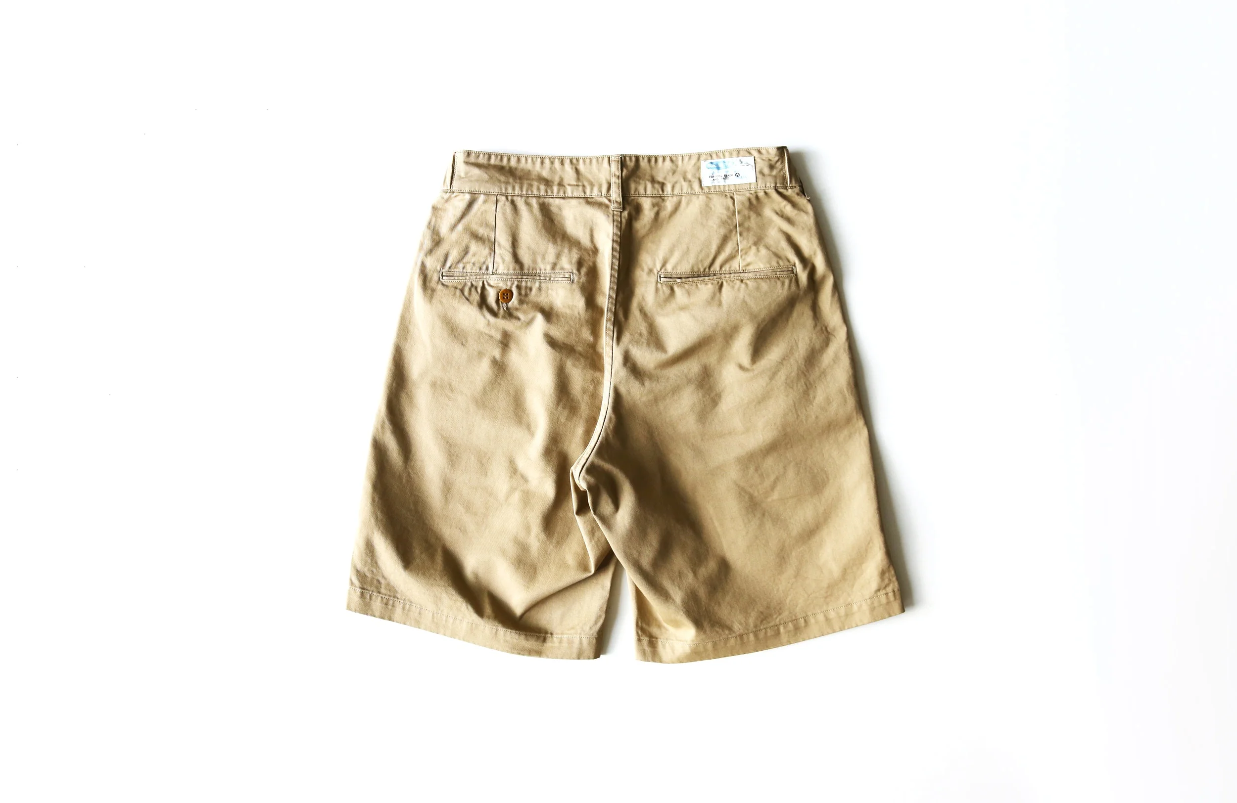 workers_tackshorts_beige02.jpg