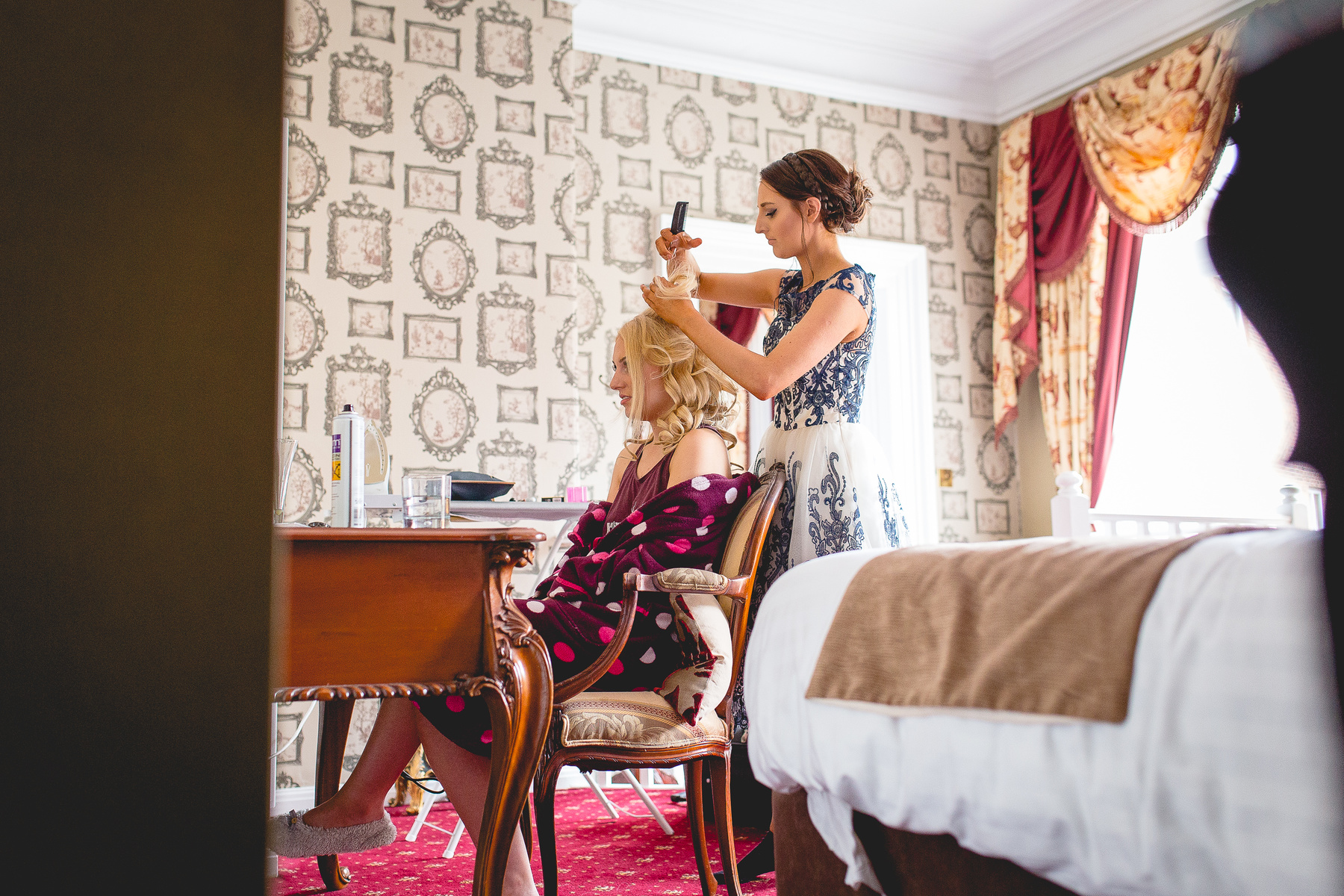 Make sure the room is tidy. Have a quick 10 minutes to tidy before photos. 