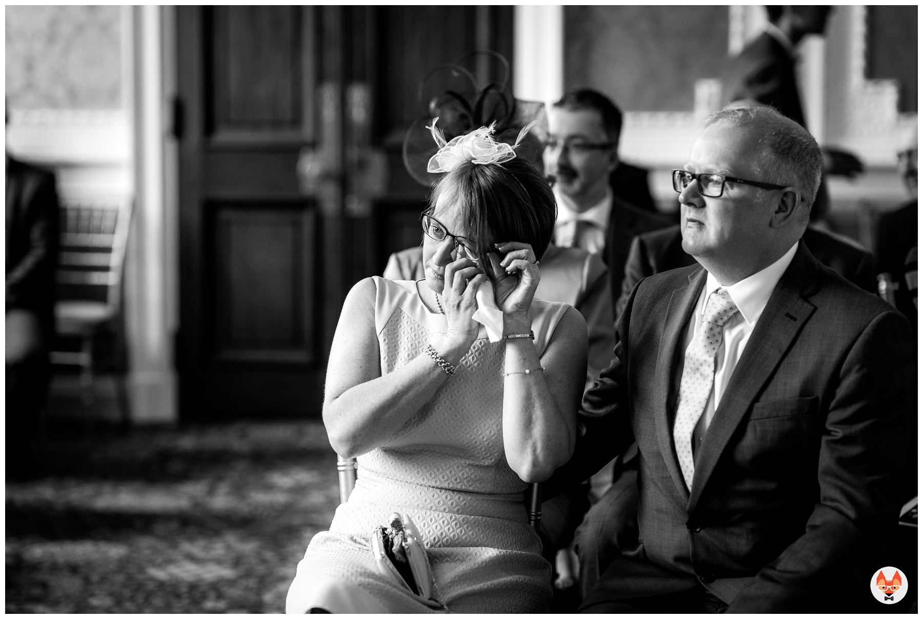 brides mum crying during service