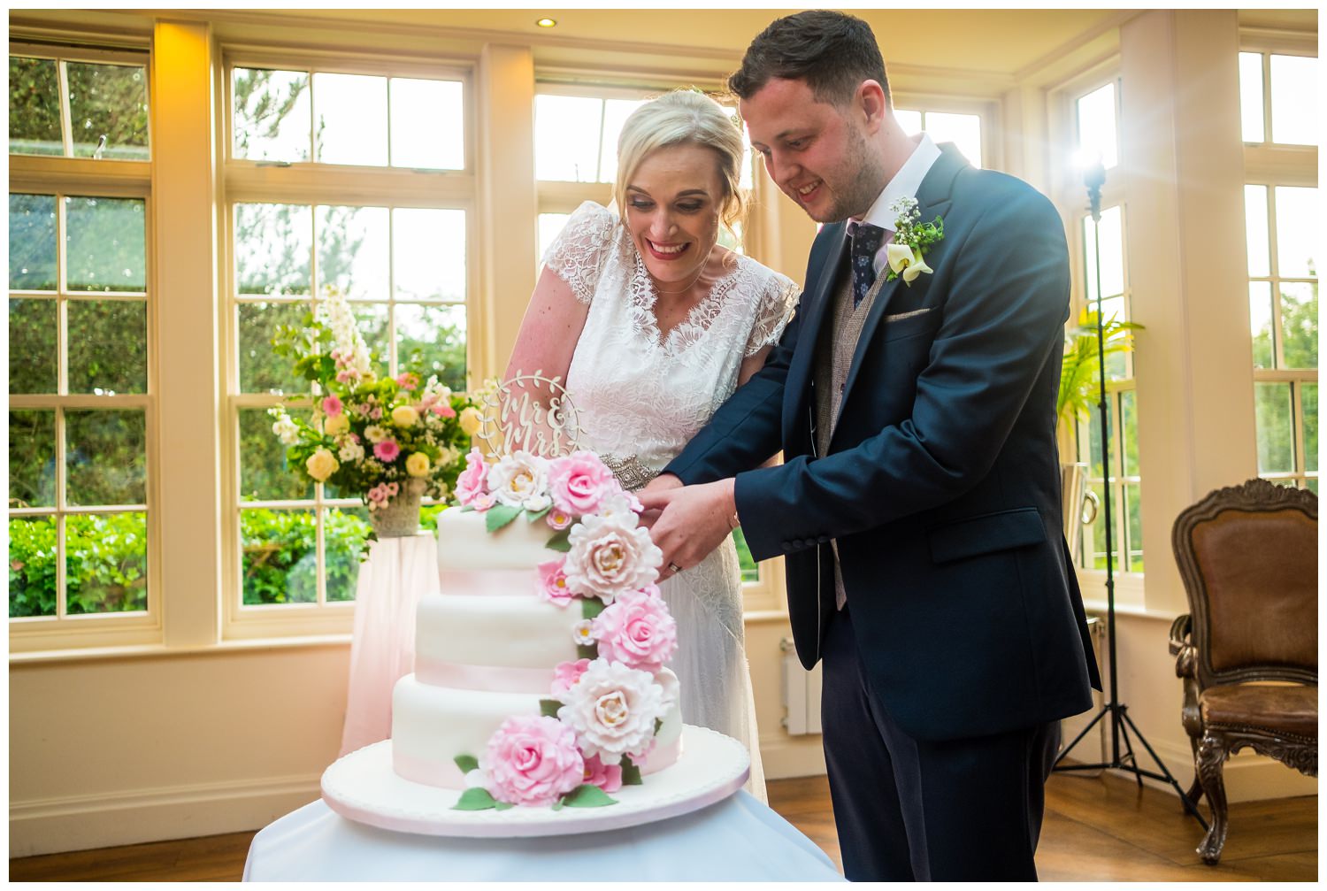 cutting the wedding cake