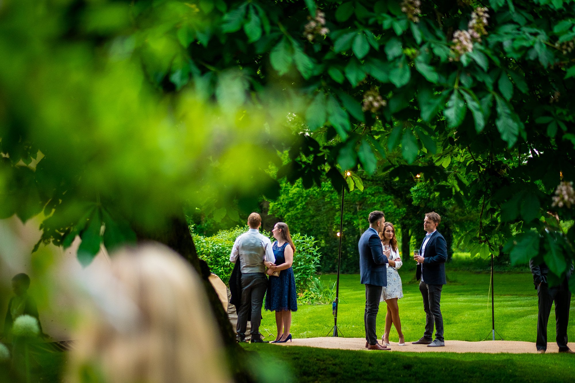 guests at the oak tree of peover