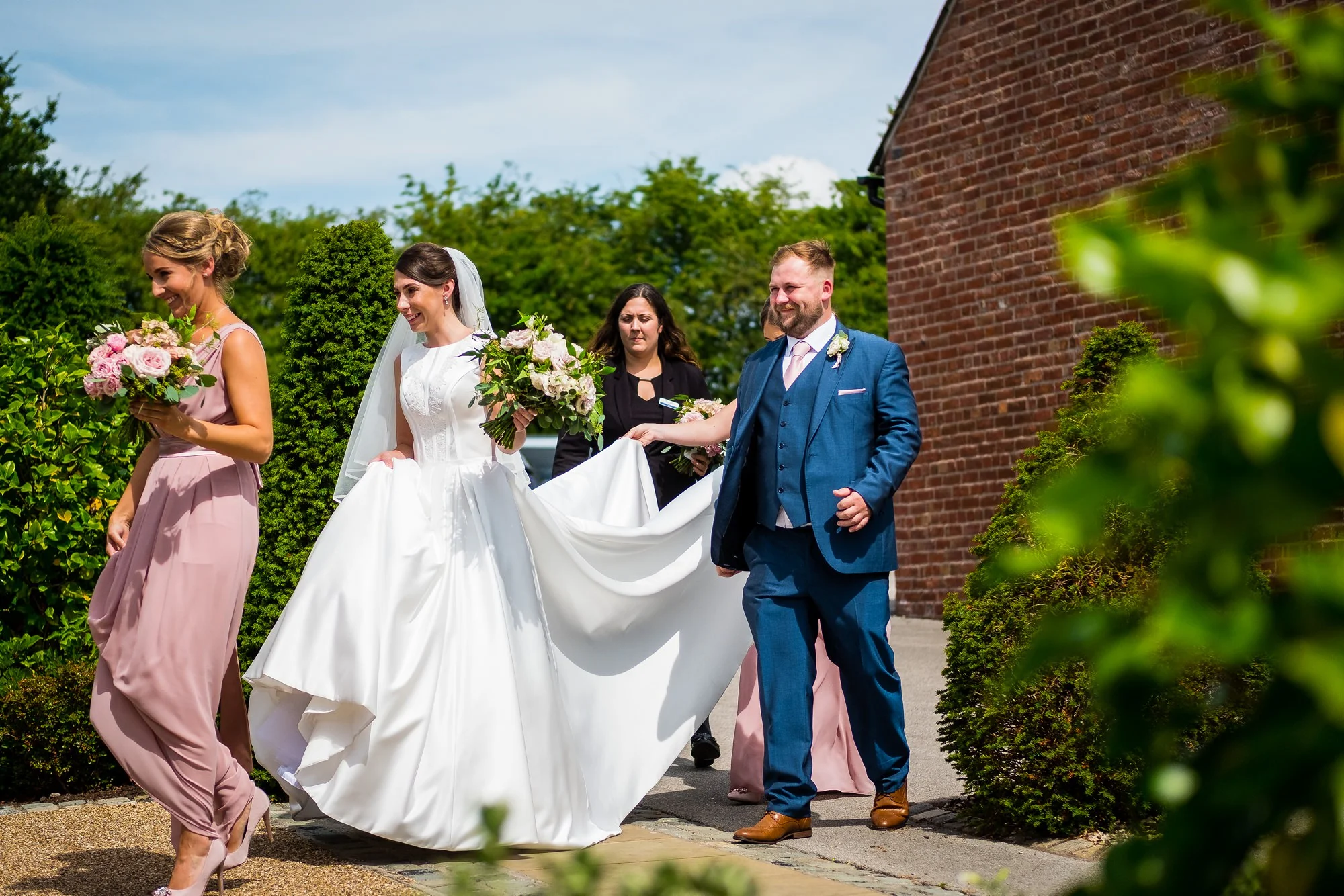 bride walking into sandhole oak barn