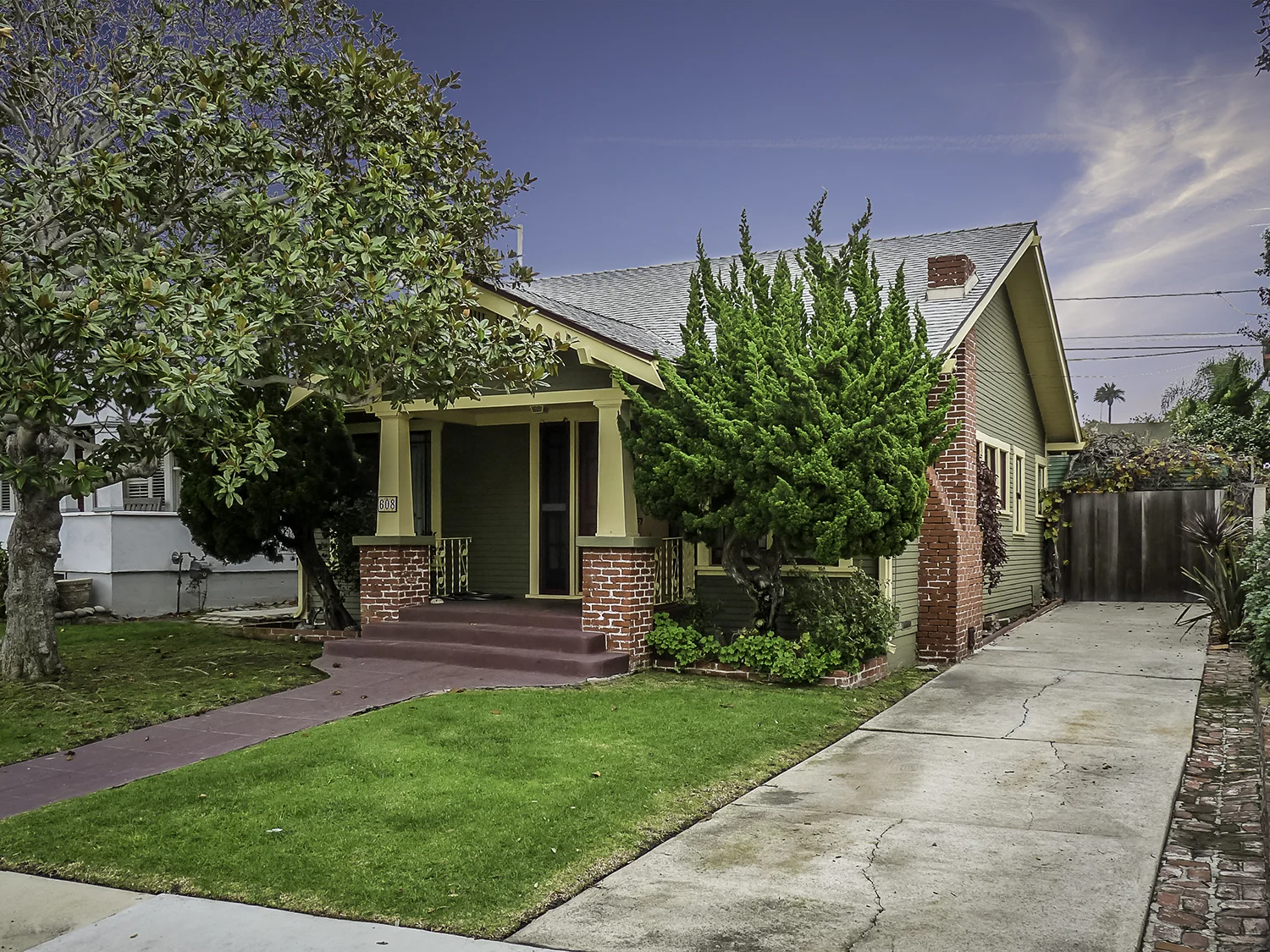 <p><strong>608 Elvira Ave, Redondo Beach</strong>3 Bedroom | 2 Bath SOLD - $1,200,000<a href=/608-elvira>More →</a></p>