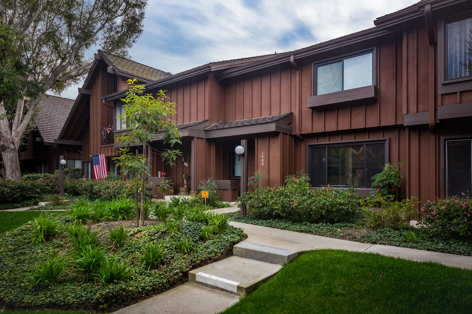<p><strong>1406 Dalmatia Ave, San Pedro</strong>3 Bedroom | 2.5 Bath $519,000<a href=/>More →</a></p>