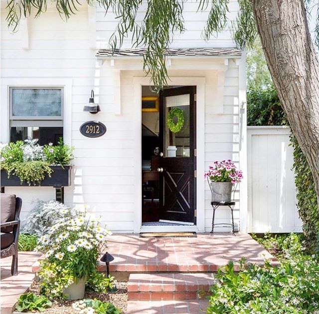 This is so South Bay I just want to squeeze its figurative cheeks. But tbh, I really need a Dutch door here. The entire front door wide open is a little aggressive for me. I like the &ldquo;security&rdquo; a Dutch door offers. You know...like if I he