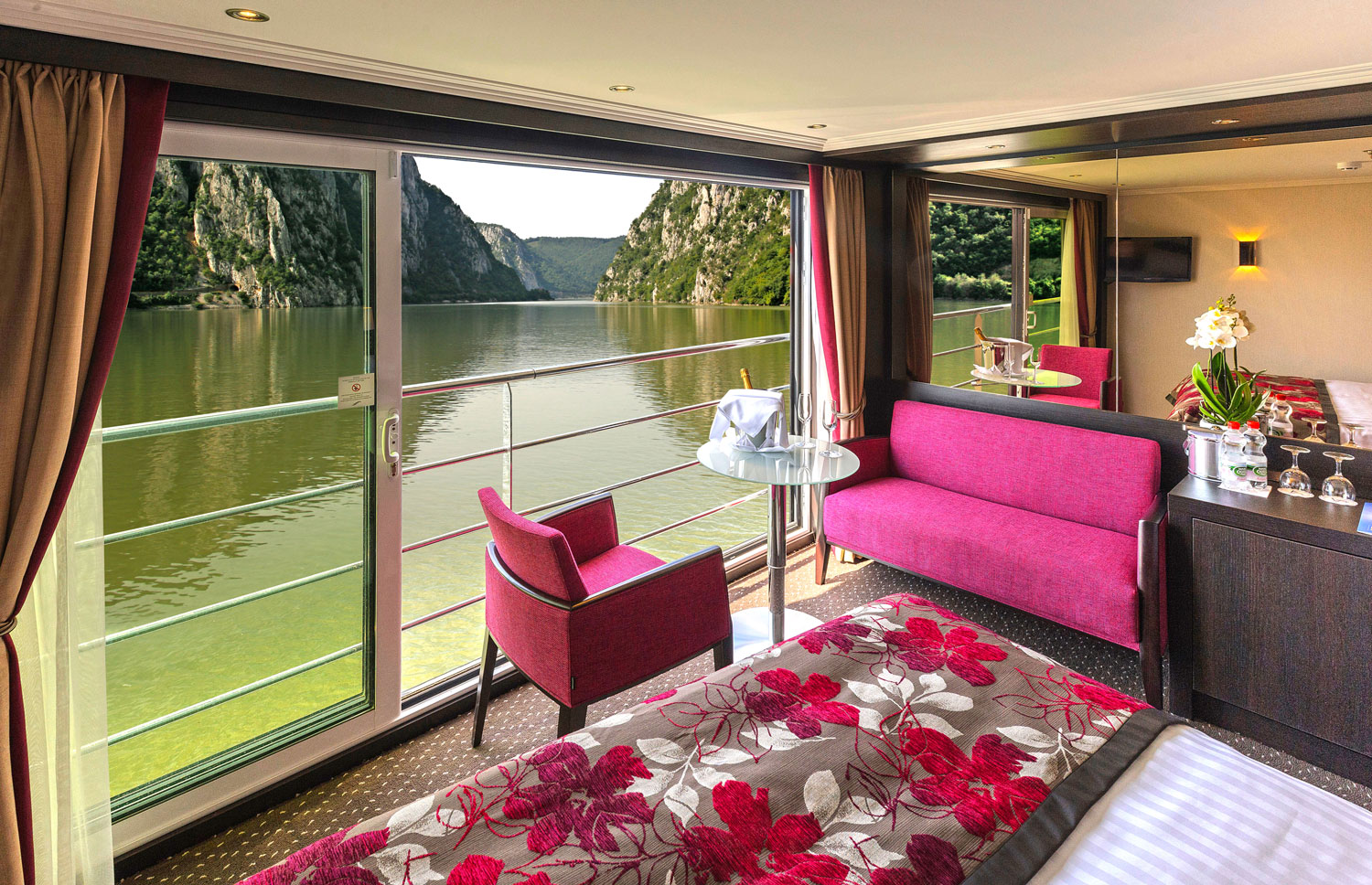 River-Cruise-Avalon-Stateroom-sm.jpg