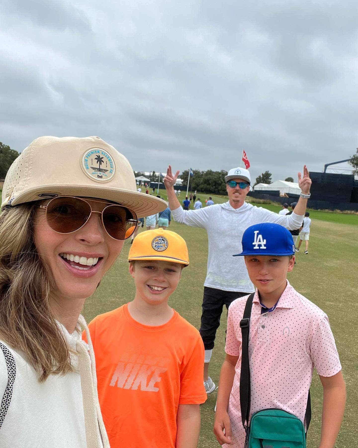 What a fun day at the @usopengolf walked 5.5 miles, kids got an autograph from @harris_english with winner 🏆 @wyndhamclark in the background and a pic with the putter from Happy Gilmore 🏒 #goducks