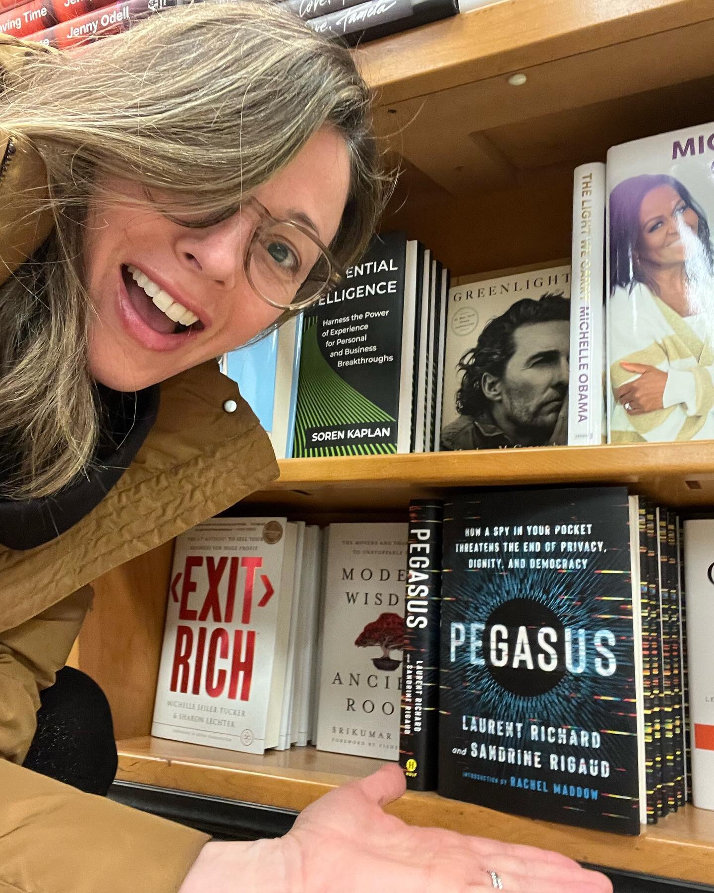 Headed to #APAC and I found one of the books I narrated at the airport bookstore! @macmillan.audio #pegasus #narrator #audiobooks #nonfiction #apac2023