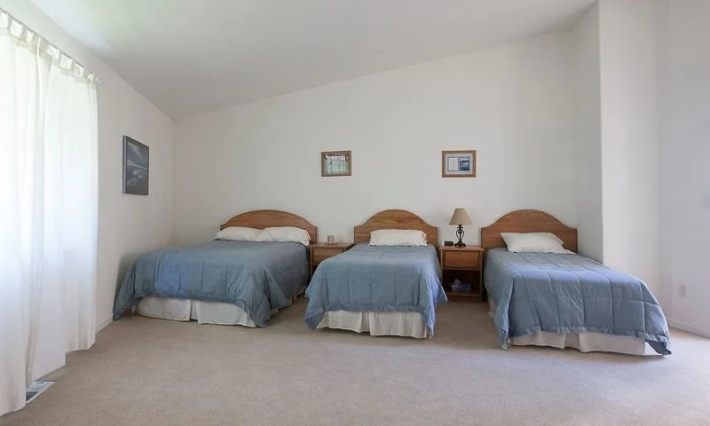shared room - 3 beds blue.jpg
