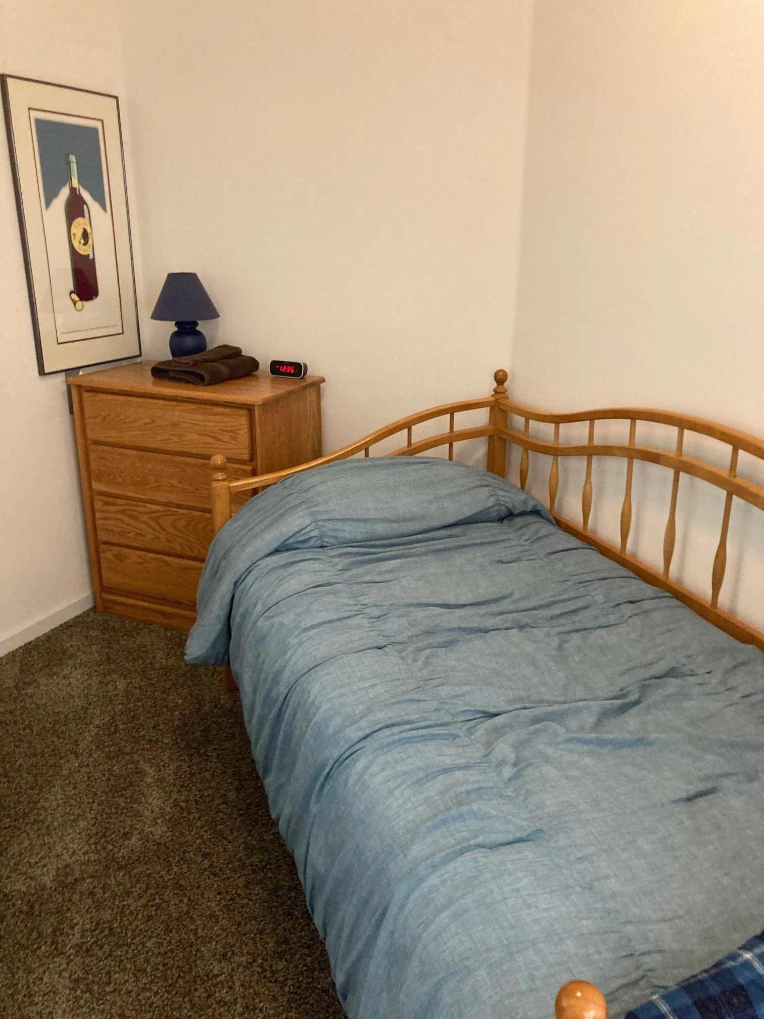 Private room with twin bed 2.jpg