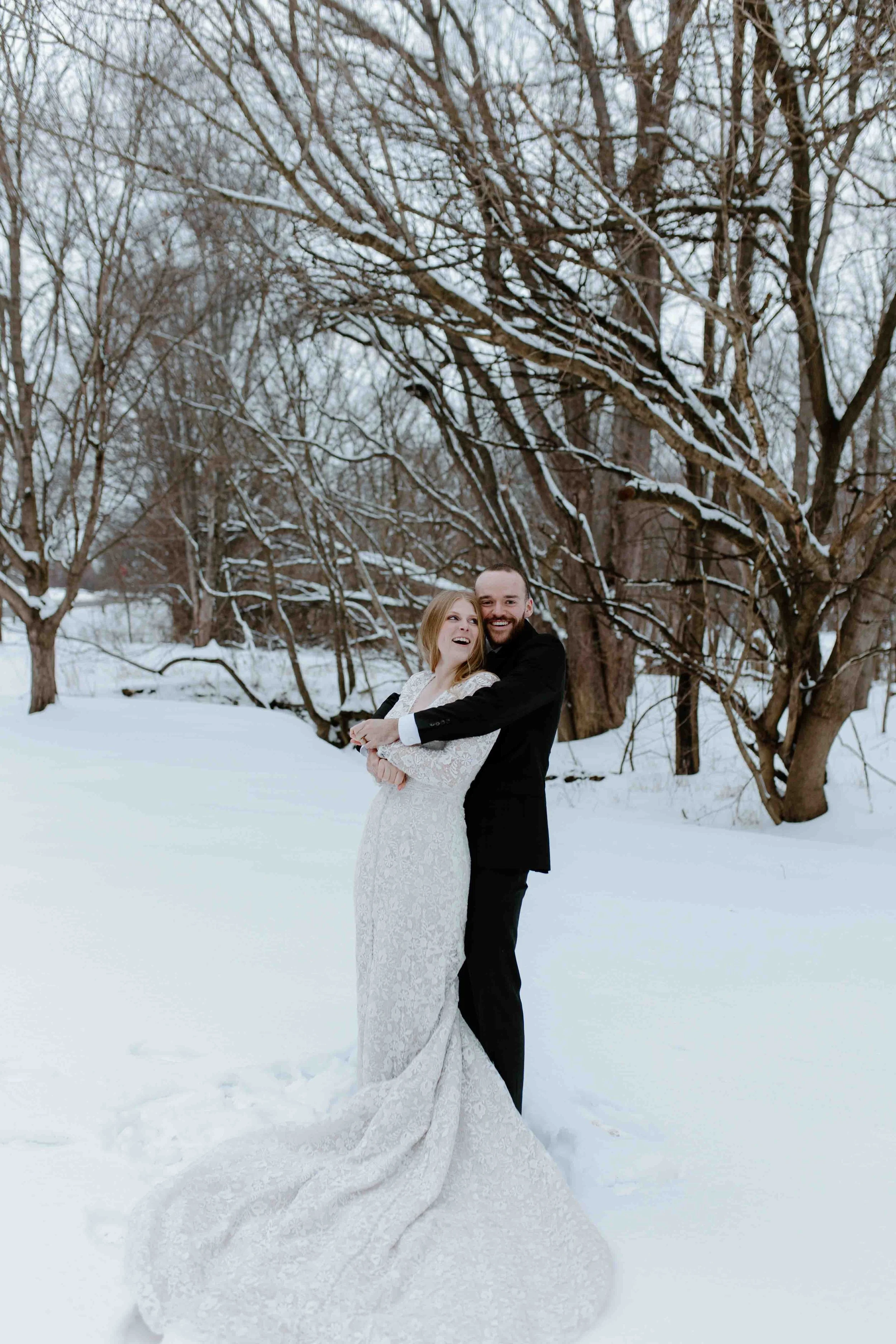 snow-wedding-bride-groom-romantic-30.jpg