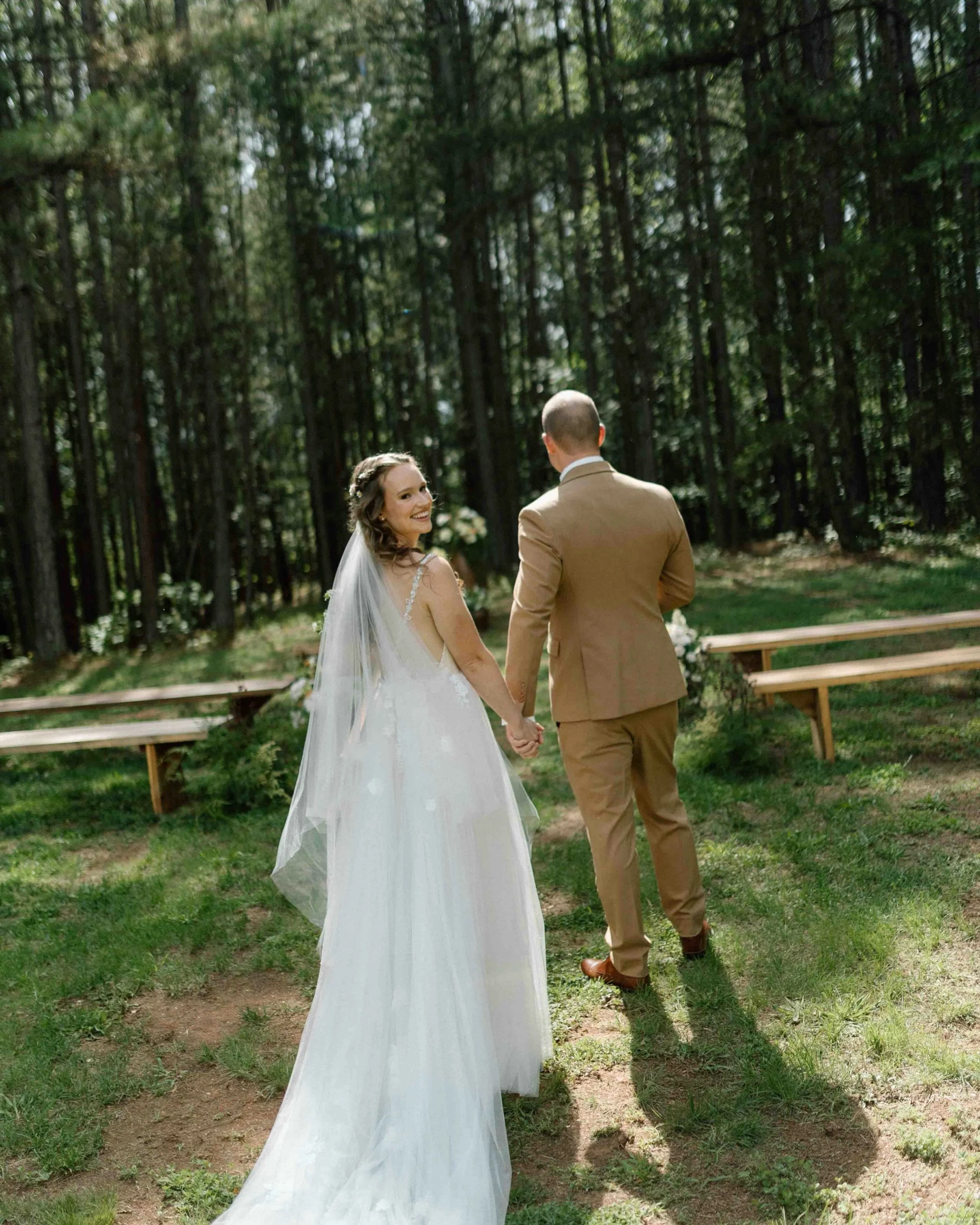 The Montgomery&rsquo;s &mdash; a day full of beauty and joy and stolen moments, tucked away in the mountains, and all the love you can imagine bursting at the seams. Thank you for your trust &mdash; so thankful to know these two ❤️
&bull;
Venue + Flo