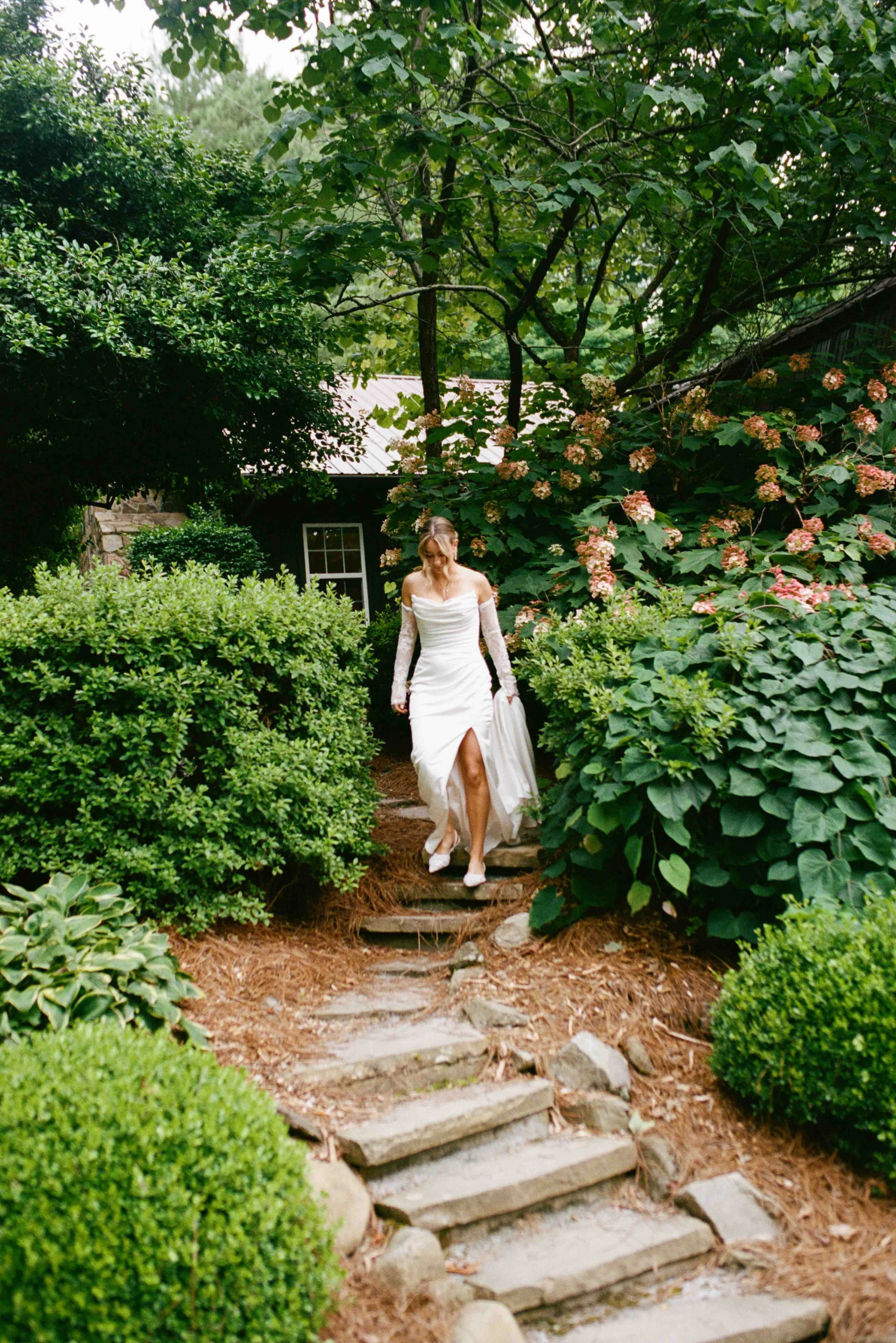 hawkesdene wedding film photos-27.jpg