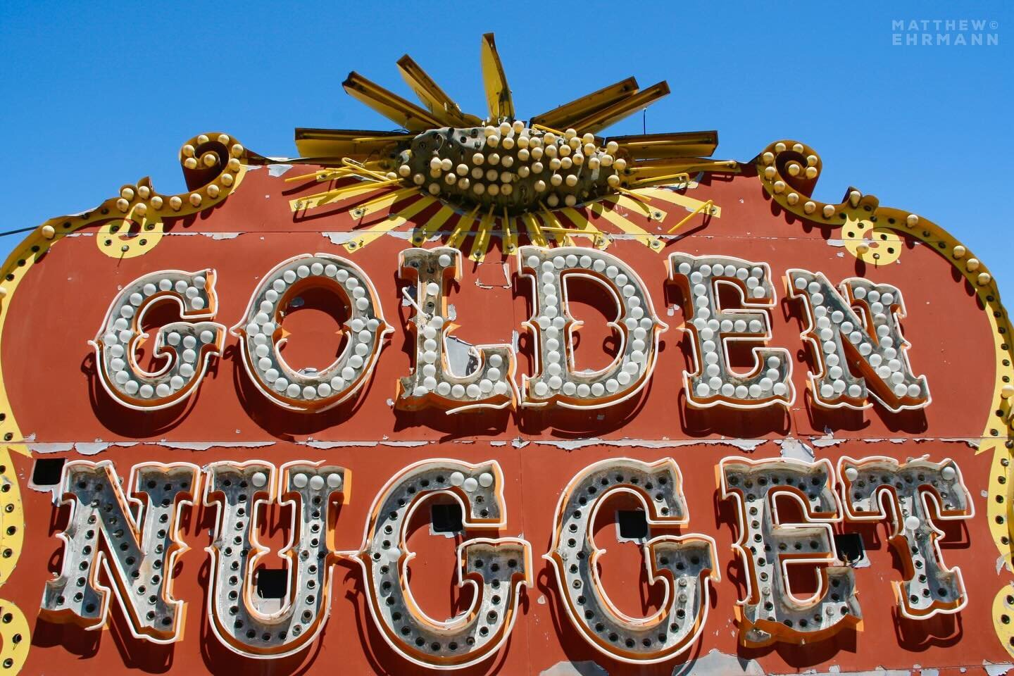 The Golden Nugget was built in 1946, making it one of Las Vegas&rsquo; older casinos. This sign was removed in 1984, when the casino underwent renovations. 
.
#photosfromtheroad
.
#signsunited #signgeeks #midcentury #abmlifeiscolorful #abmlifeiscolor