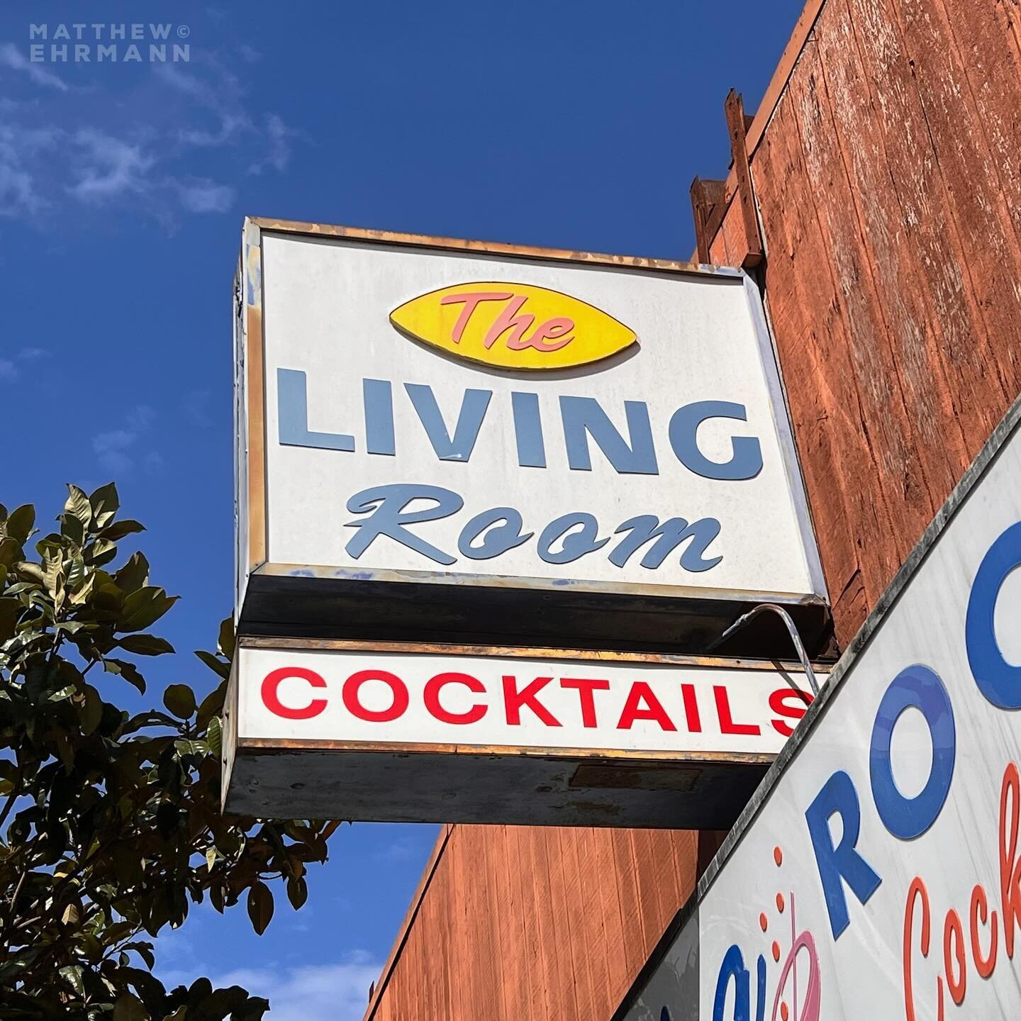 The Living Room
2636 Crenshaw Blvd.
.
#photosfromtheroad
.
#signsunited #signgeeks #midcentury #abmlifeiscolorful #abmlifeiscolorful #neon #midcenturymodern #signlanguage #printsavailable #thephotomotel #colortv#motelregister #ipulledoverforthis #ame