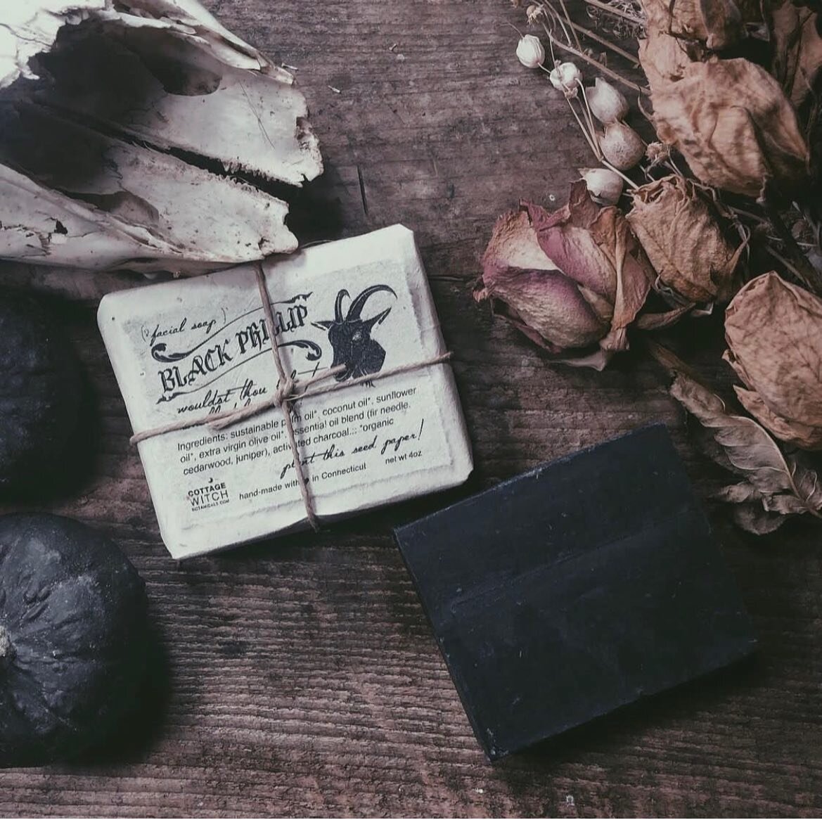 Wouldst thou like to smell deliciously?🖤

Scented with Fir Needle Essential Oil, Cedarwood Essential Oil and Juniper Essential Oil 🖤

#faerie #cauldron #witch #witchthings #witchshop #blackphillip #faeriesofinstagram #witchesofinsta #facesoap #herb