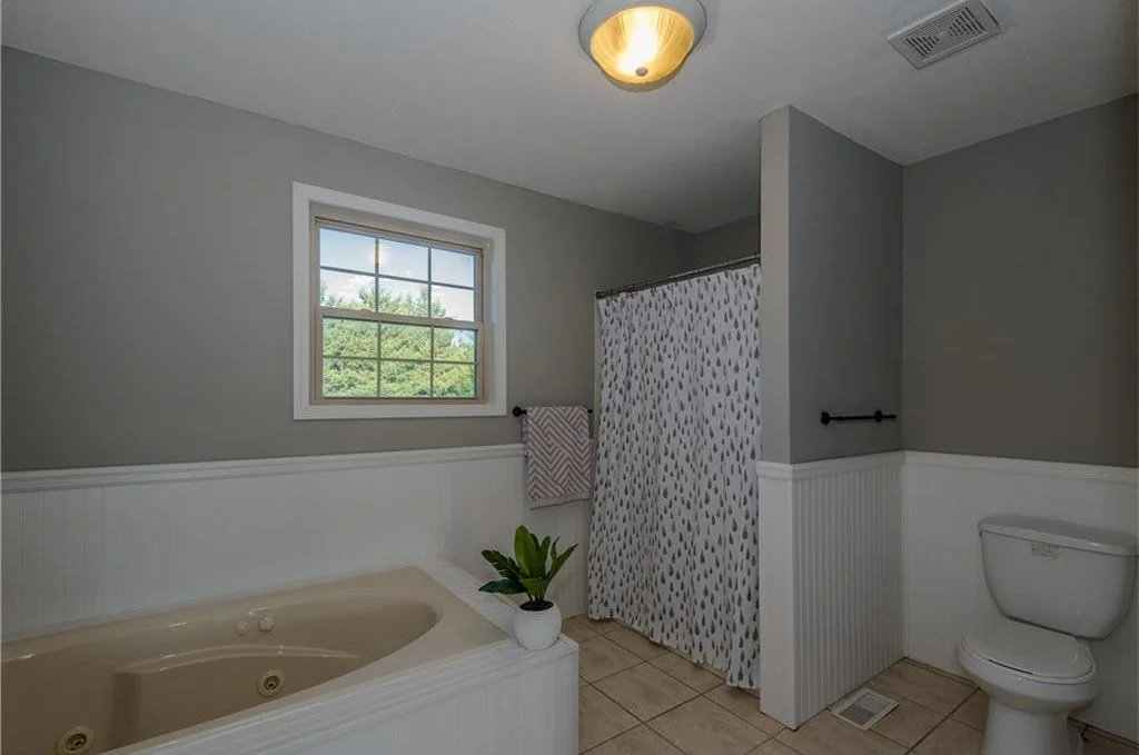 6813 NW 98TH -11.jpg