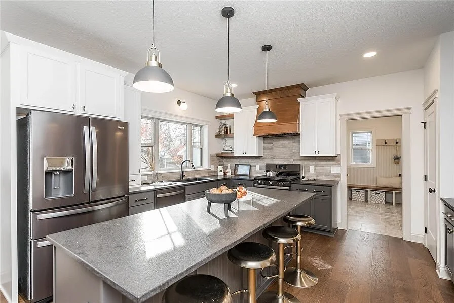 Our newest Beaverdale new construction spec in collaboration with @invest_dsm is listed and ready for a family to call home 🧸🍂🖤 the perfect blend of modern living and historic craftsman charm!

Want to see this moody beauty in person? You&rsquo;re