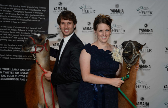 Jon and Kirsten Heder. © Heifer International