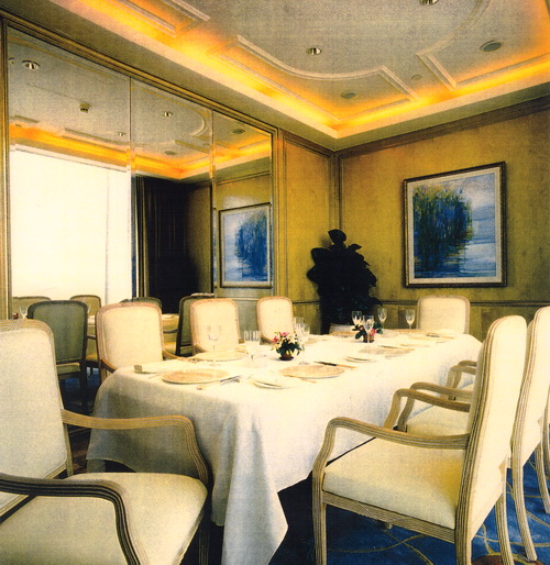 Nicholini's Italian Restaurant, Conrad Hotel - chairs & Linen 1.jpg