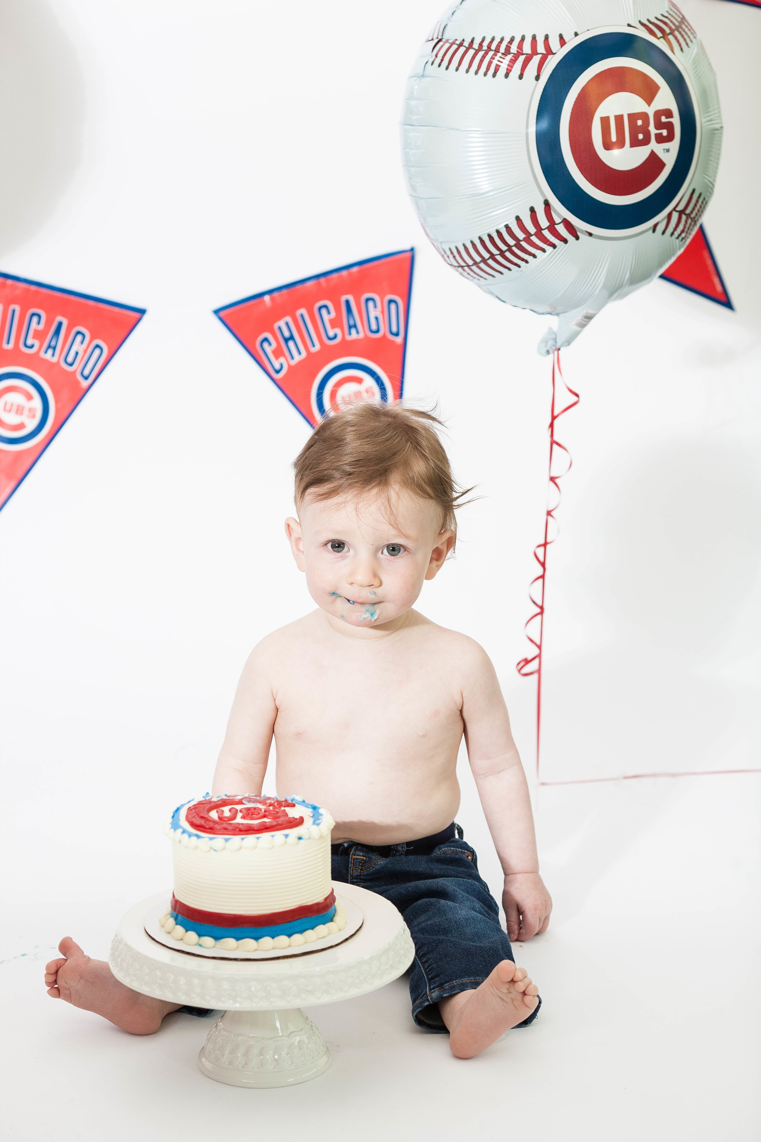 chicago cubs themed cake smash session