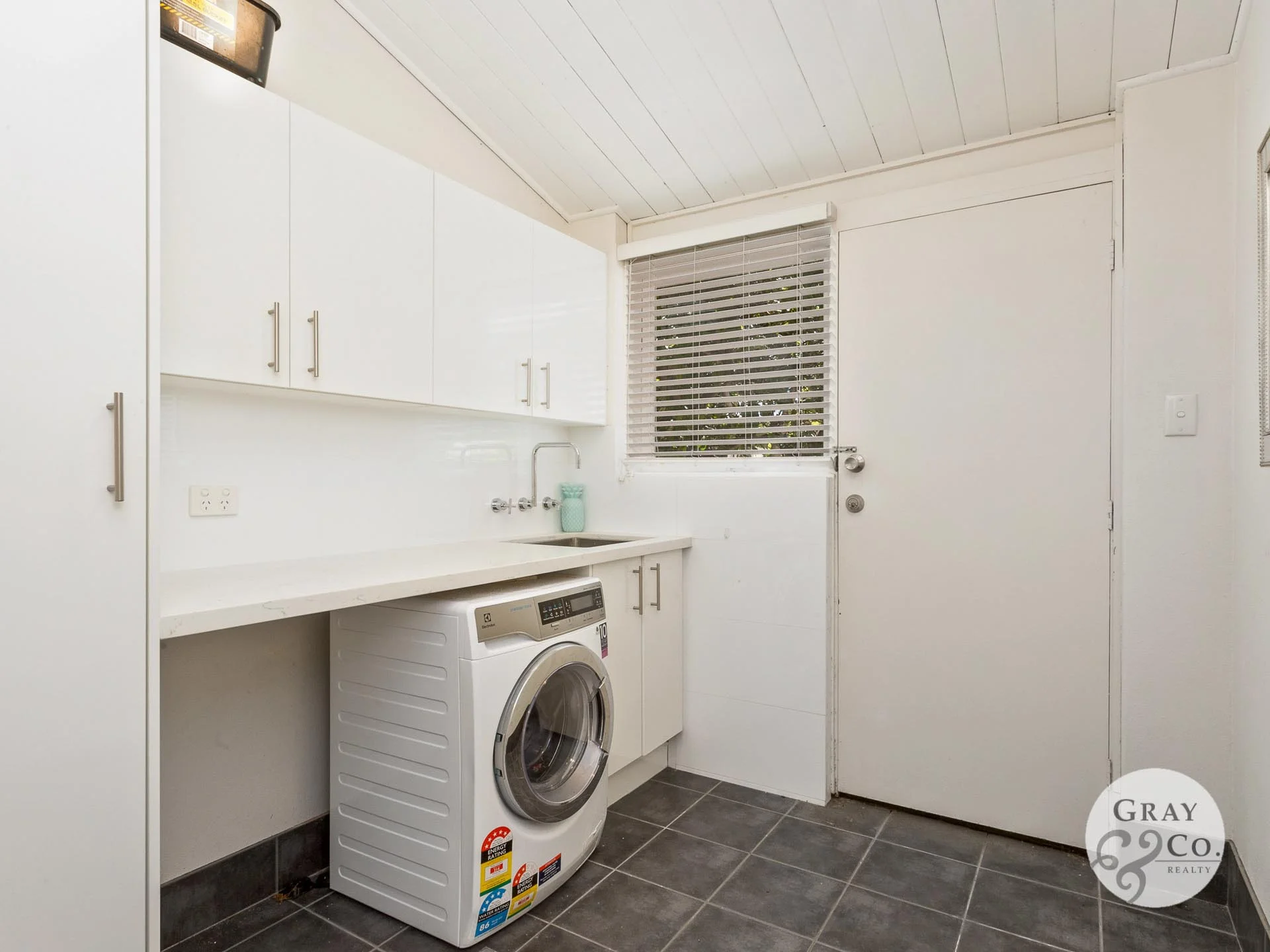 WEBlogo 29 Vincent Street, Nedlands 13.jpg