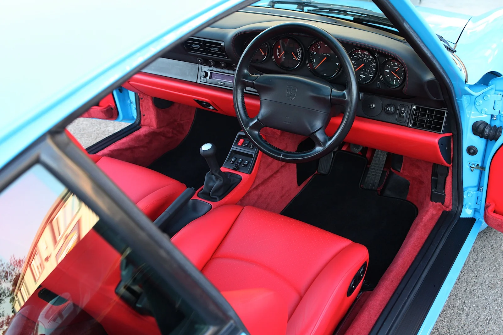 Red interior on Porsche 993