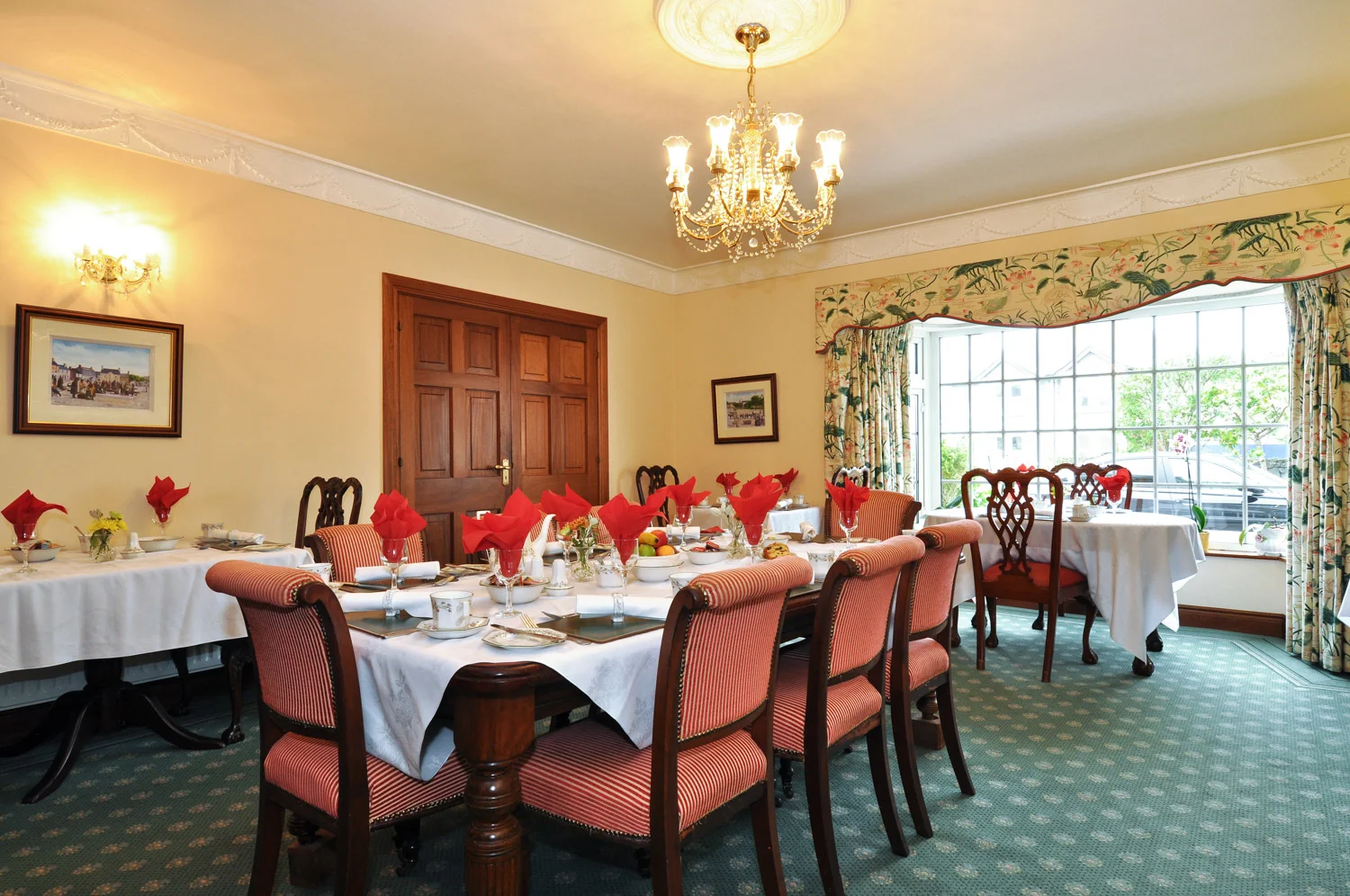 DiningRoom.jpg