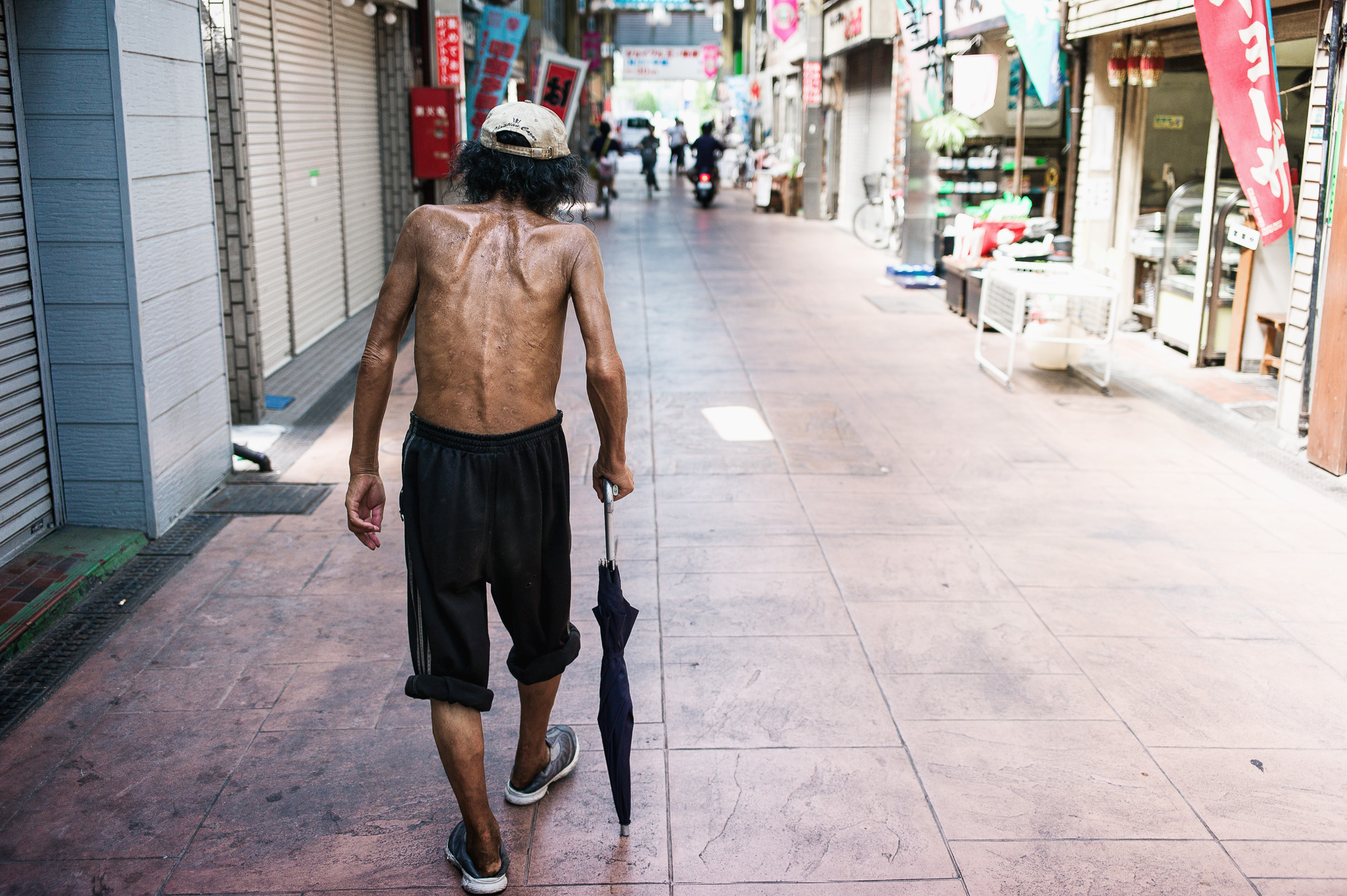 tokyo-homeless-back-2000.jpg