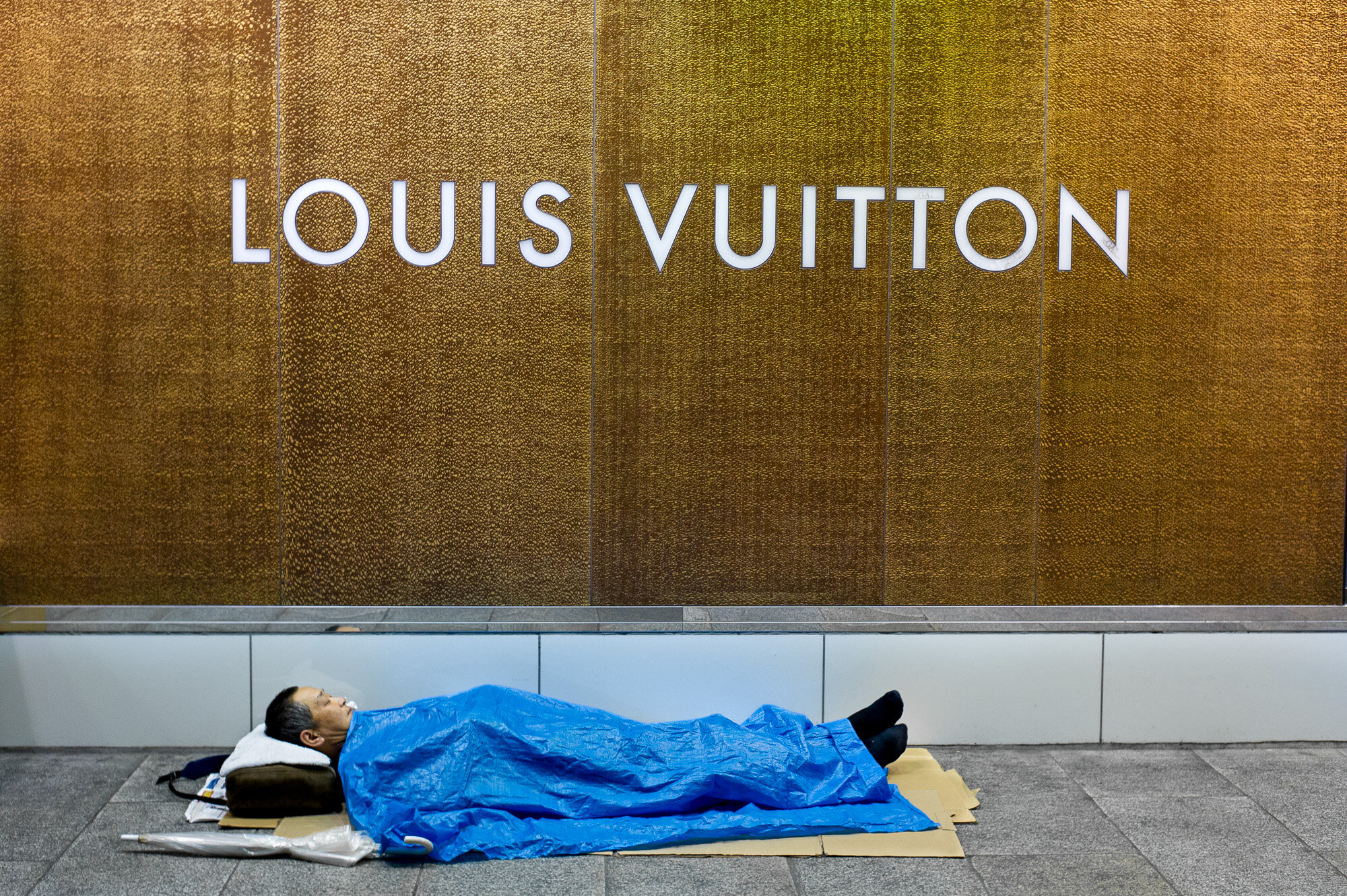 louis-vuitton-poor-2021edit-2000.jpg