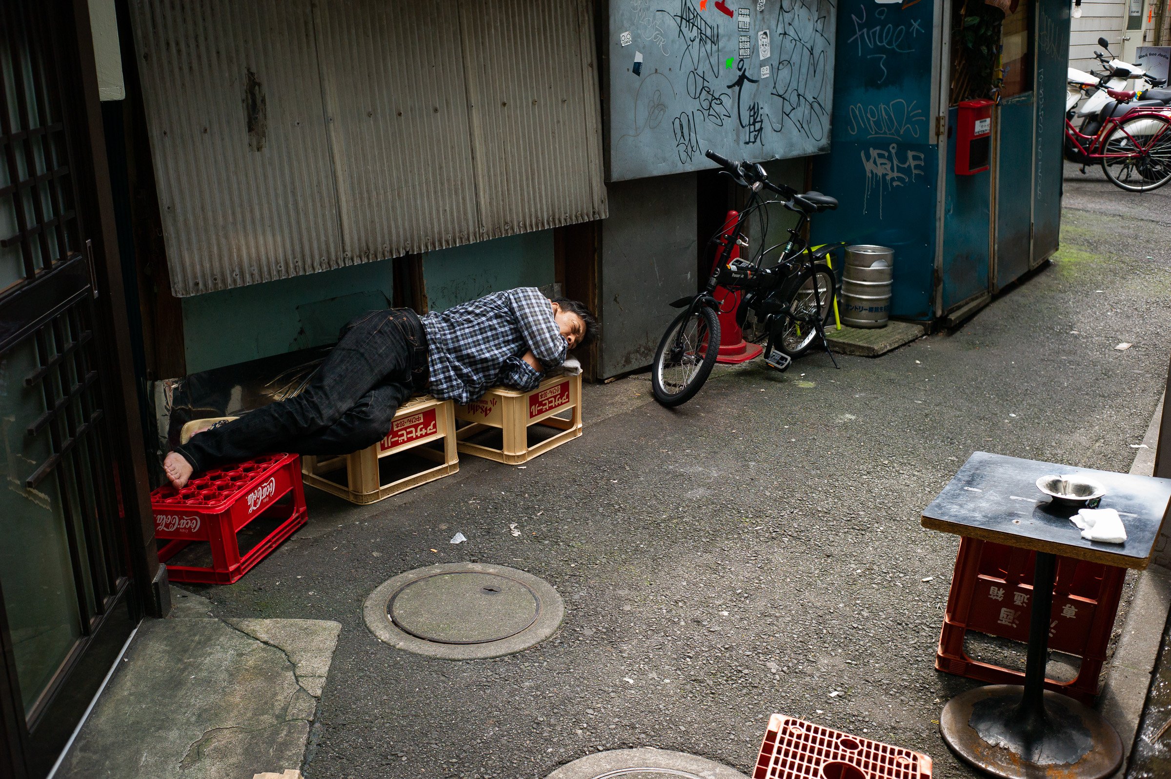 shinjuku-alleyway-drinkers8.jpg