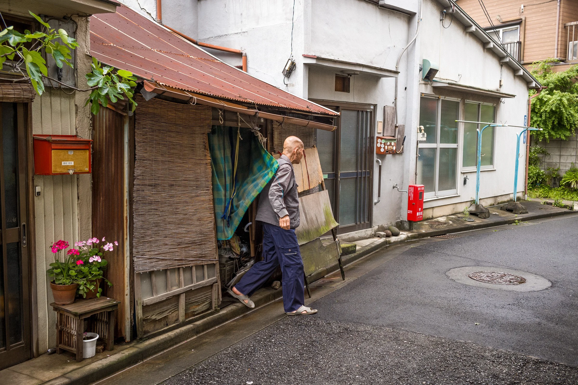 ramshackle-and-tiny-tokyo-house5.jpg