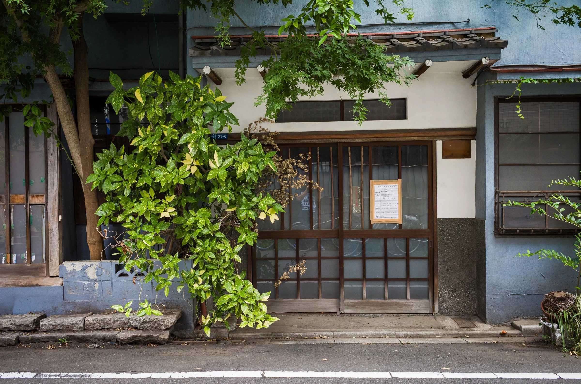 disappearing-tokyo-lives-and-looks20.jpg