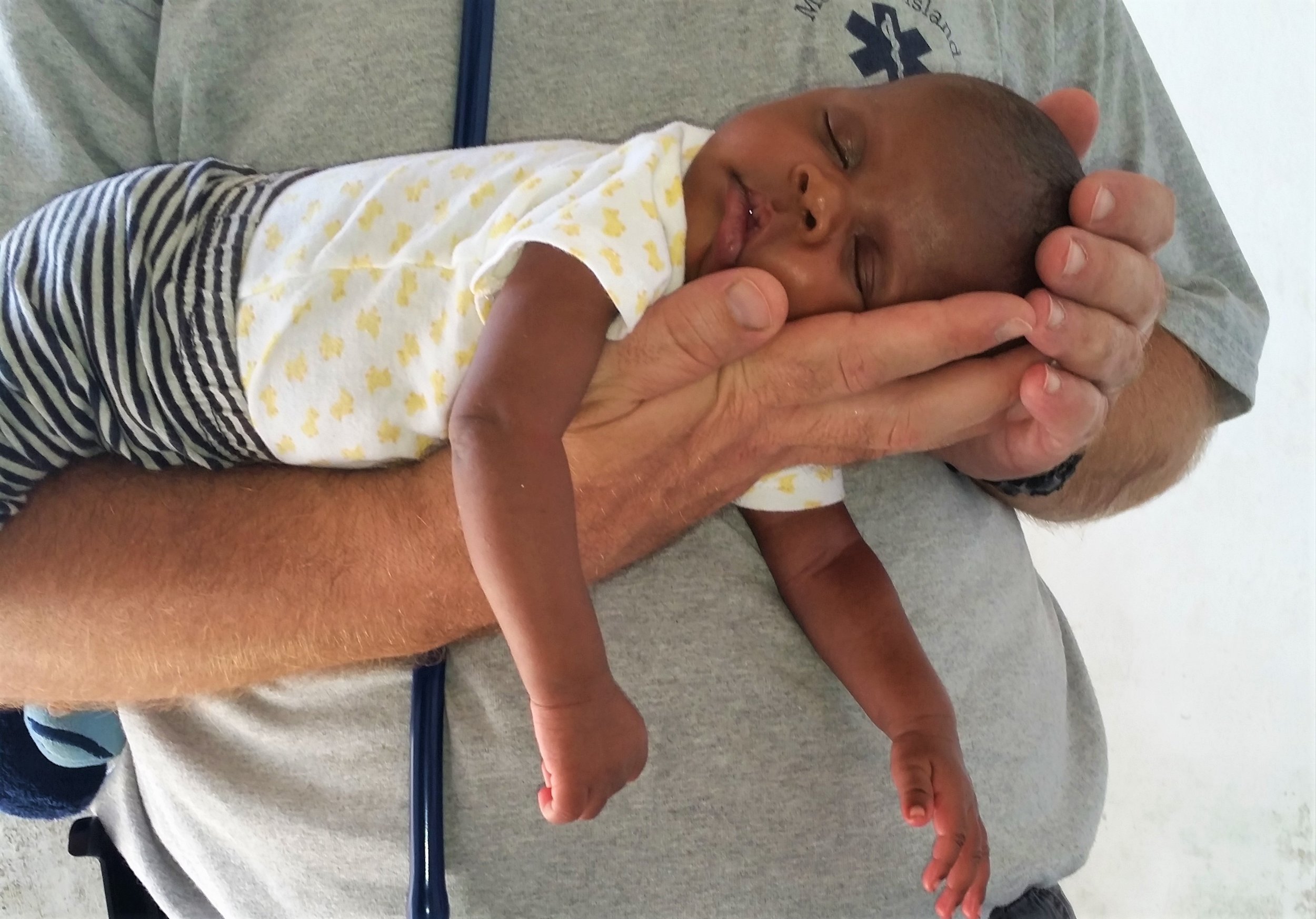 When I got to the house Faeka was screaming. Her Mamma was amazed that in about 90 seconds I had her asleep. Trying to teach her how to comfort her when her tummy hurts! 