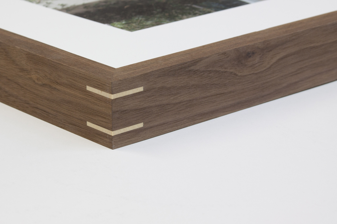 Oiled WALNUT with MAPLE splines